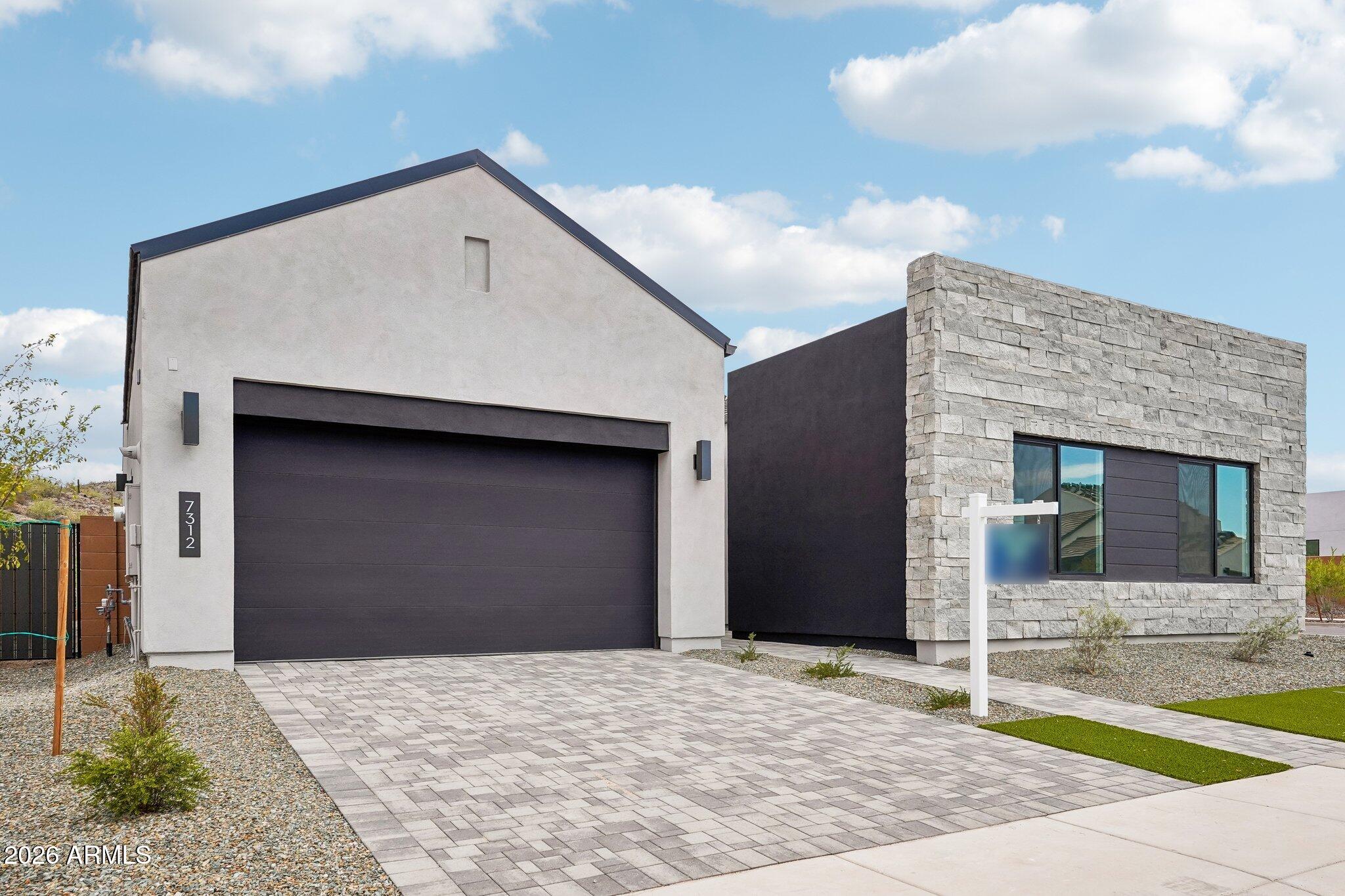 7312 W RUNNING DEER Trail