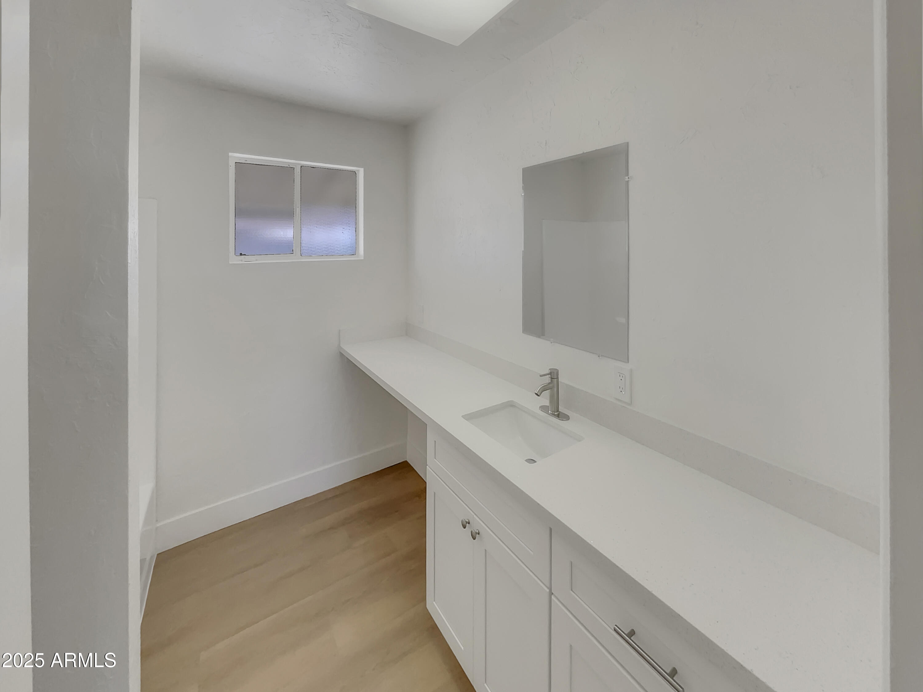 6633 W COLTER Street