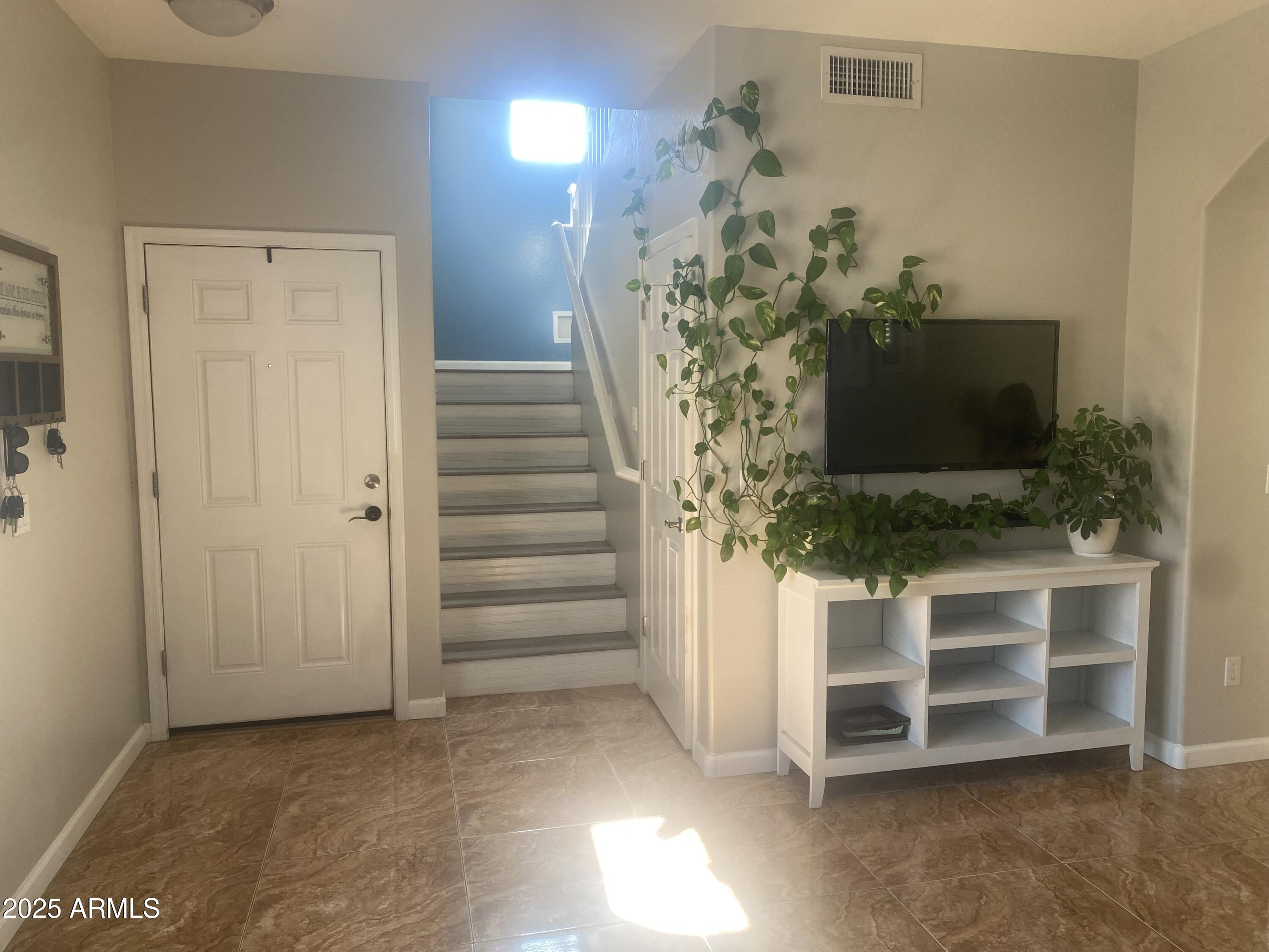 546 E SAN CARLOS Way
