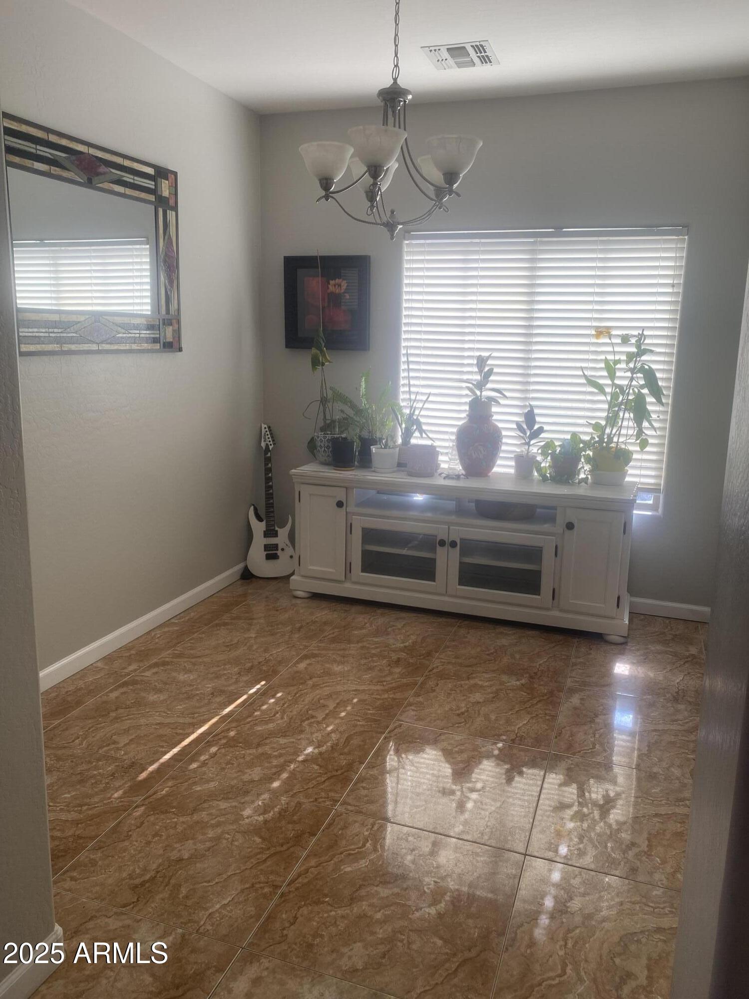 546 E SAN CARLOS Way