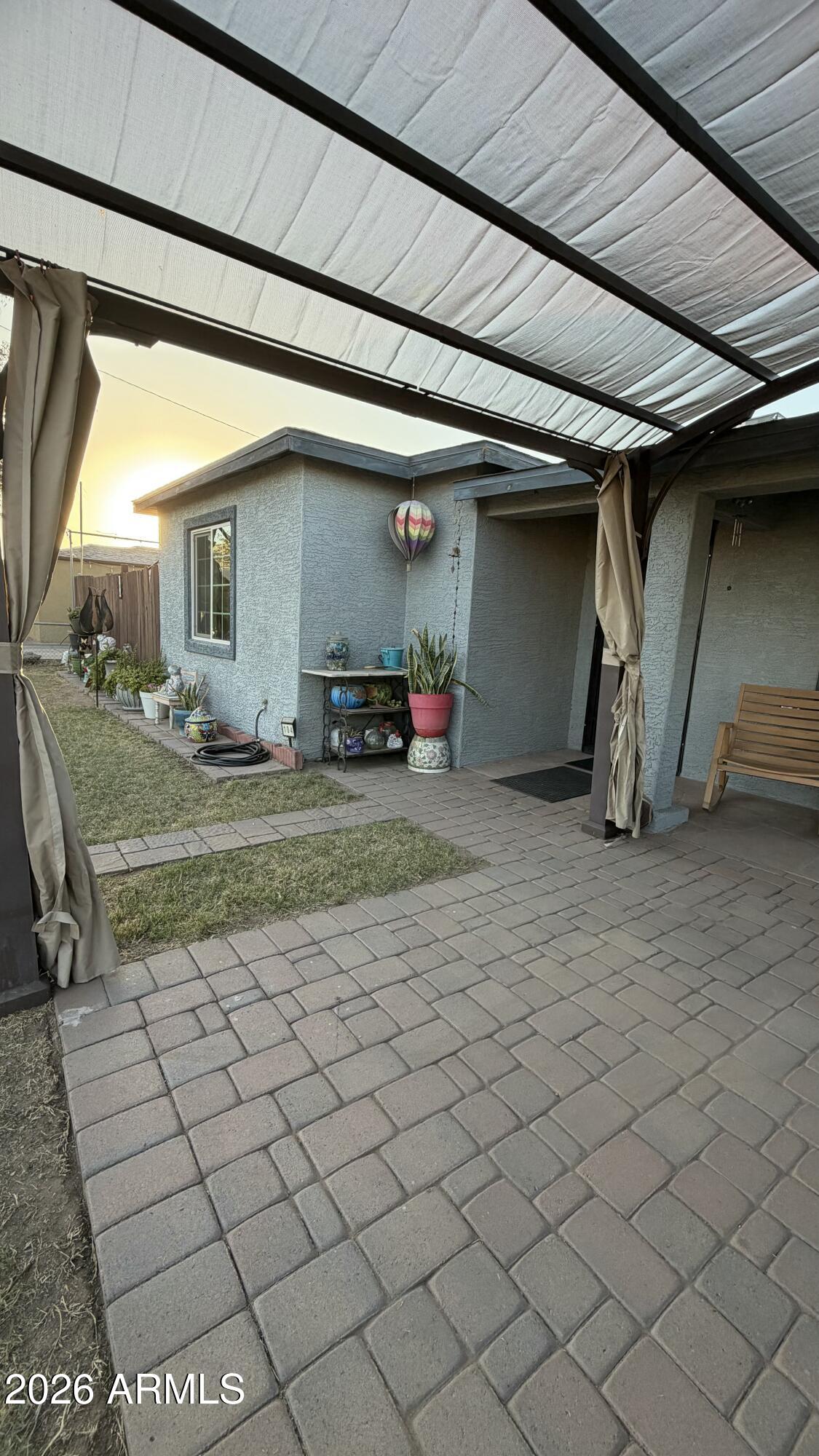 104 W PUEBLO Avenue