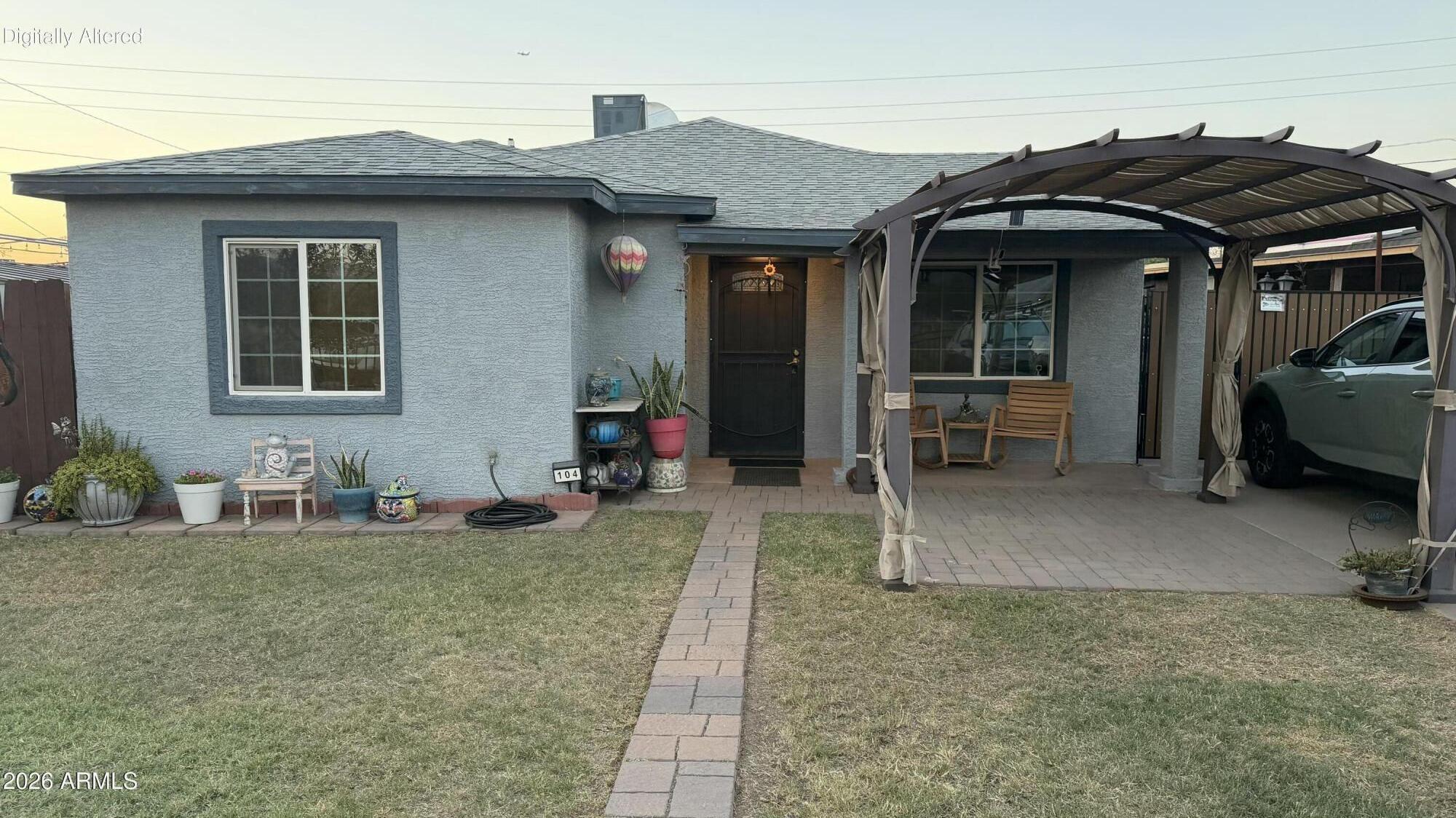 104 W PUEBLO Avenue
