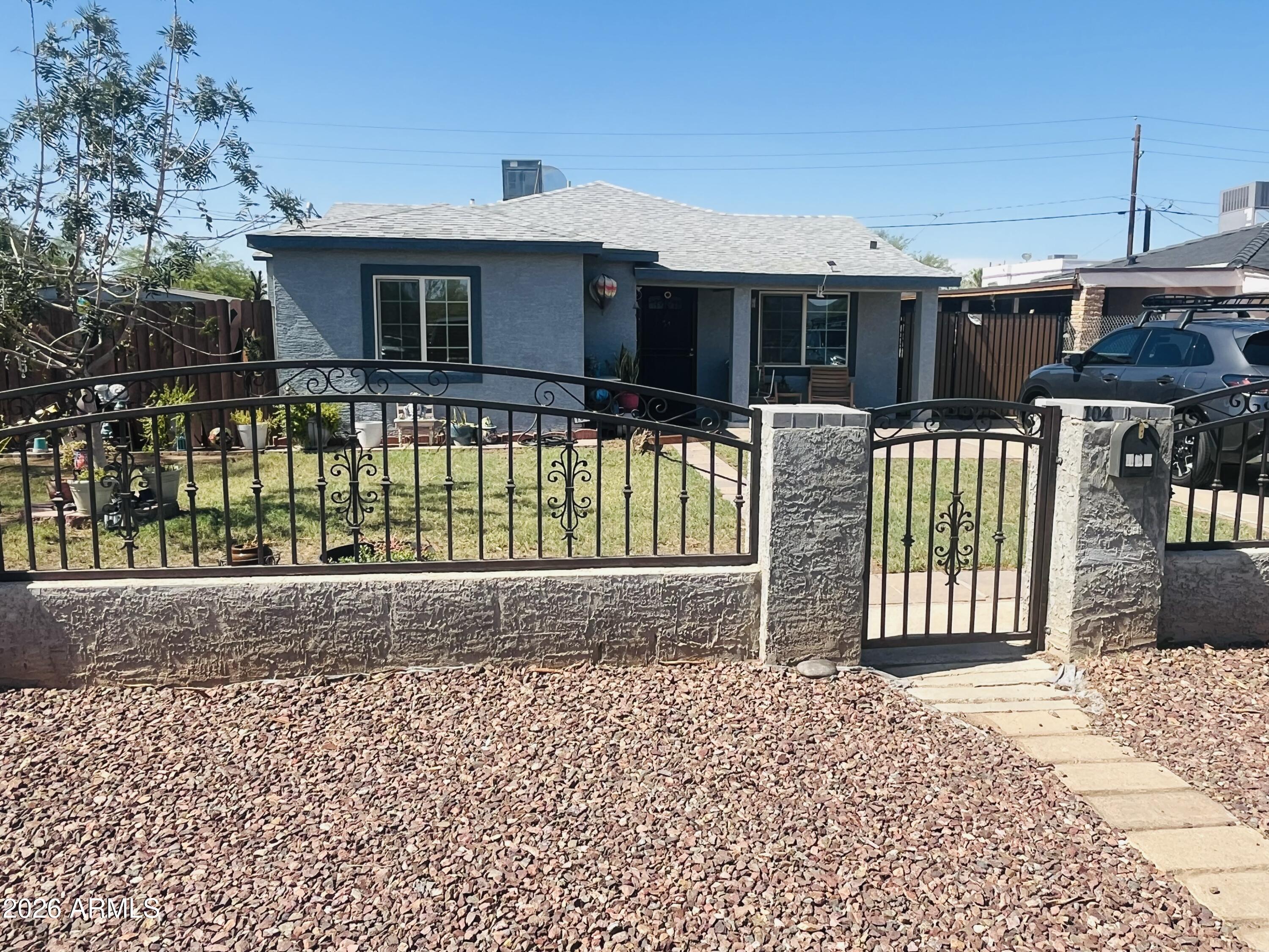 104 W PUEBLO Avenue