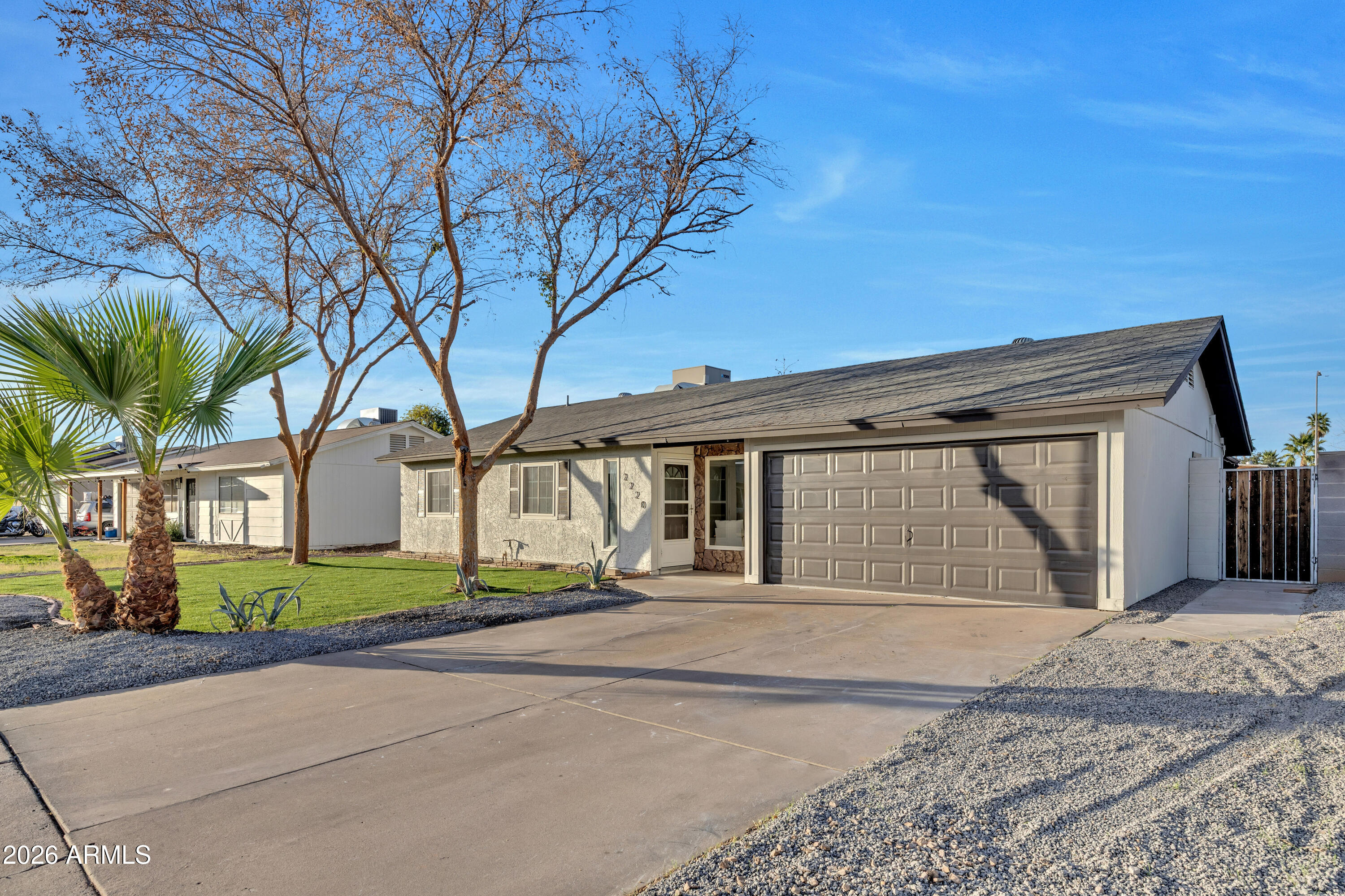 2220 E JEROME Avenue