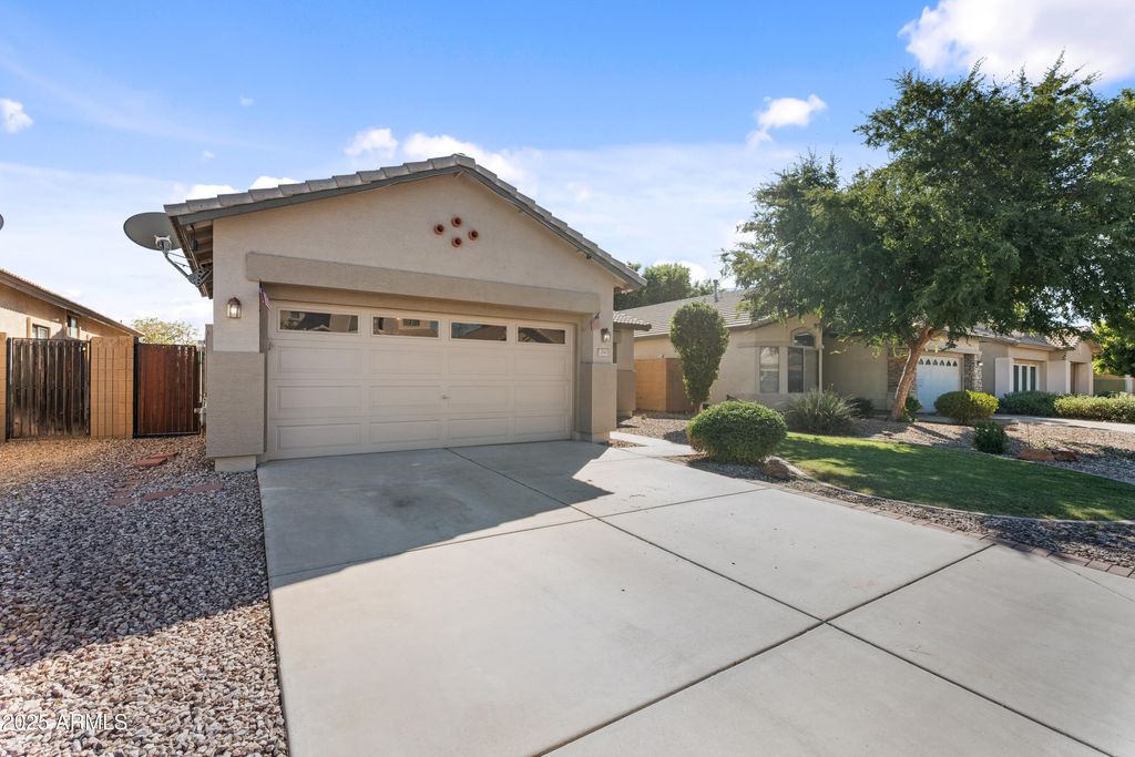 Photo of 12843 W Sells Drive, Litchfield Park, AZ 85340 (MLS # 6931133)