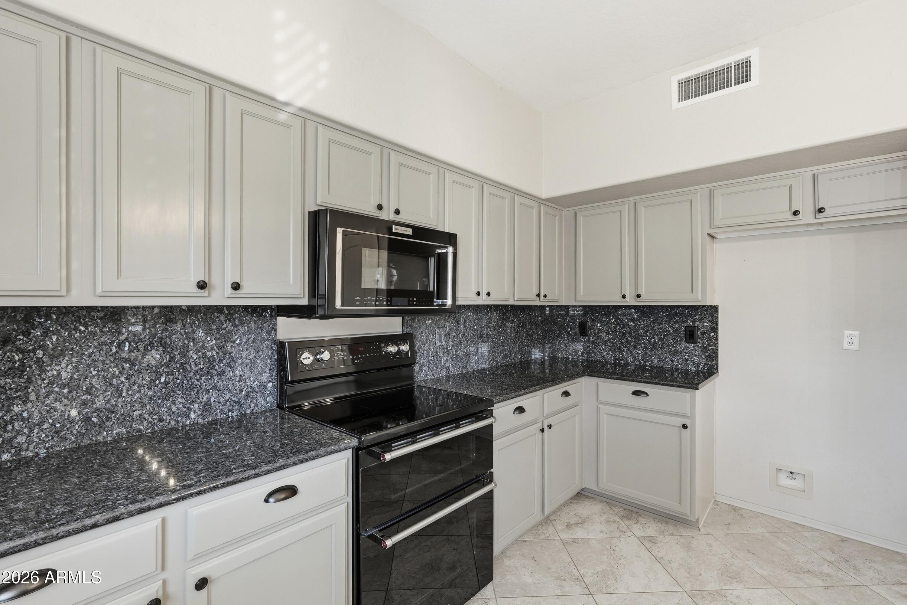 2201 W REDWOOD Drive