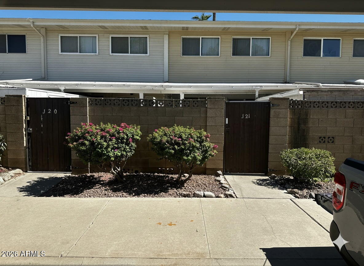 8211 E GARFIELD Street J 21