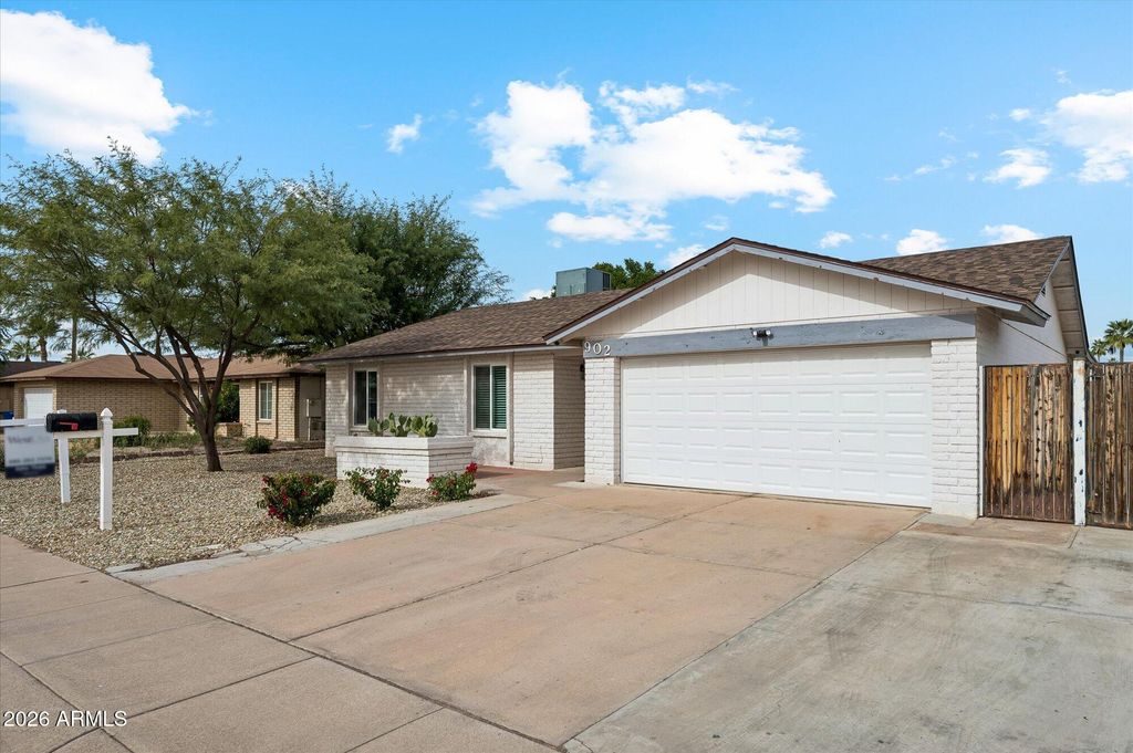 Photo of 902 W Barrow Drive, Chandler, AZ 85225 (MLS # 6968377)