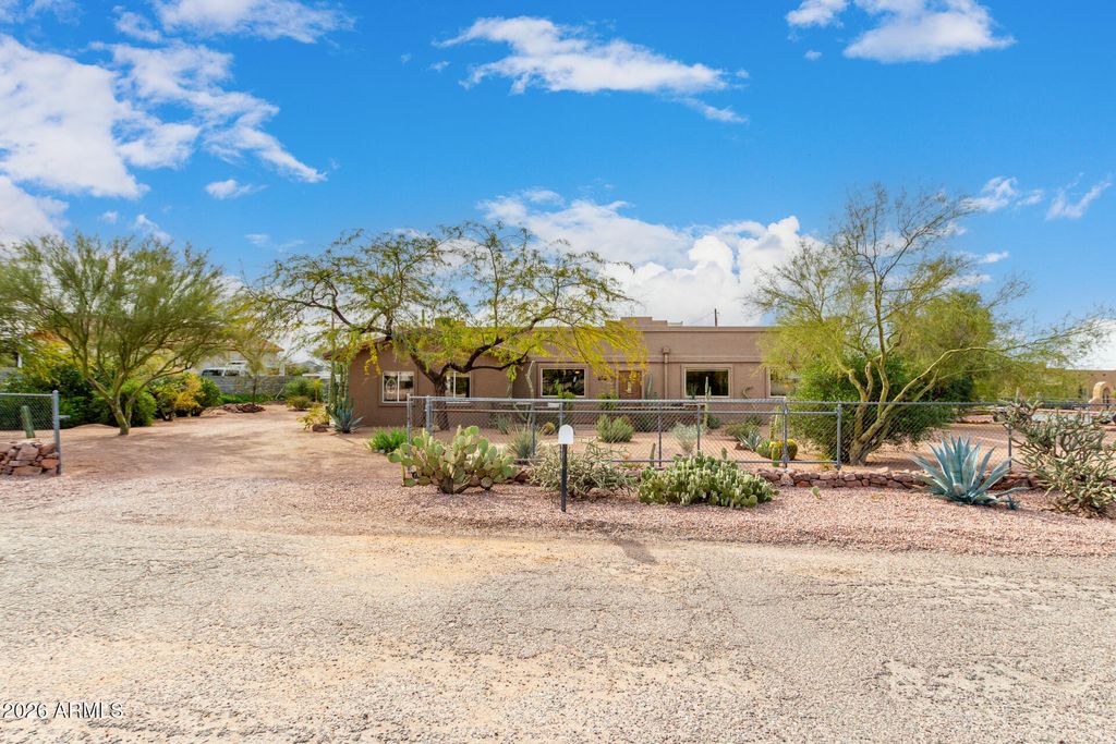 Photo of 5691 E Calle Mirage, Apache Junction, AZ 85119 (MLS # 6977232)