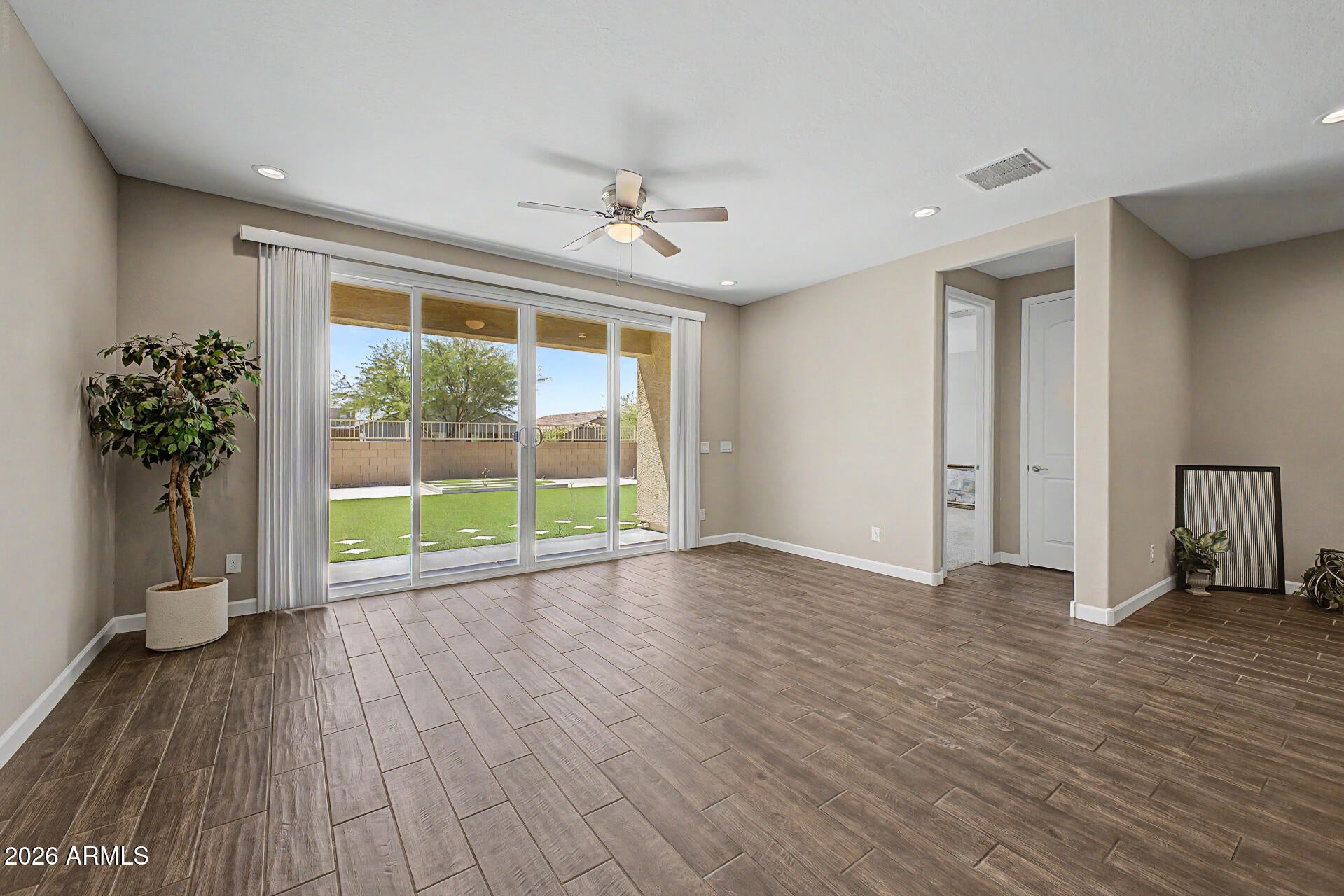 2011 W YELLOWBIRD Lane