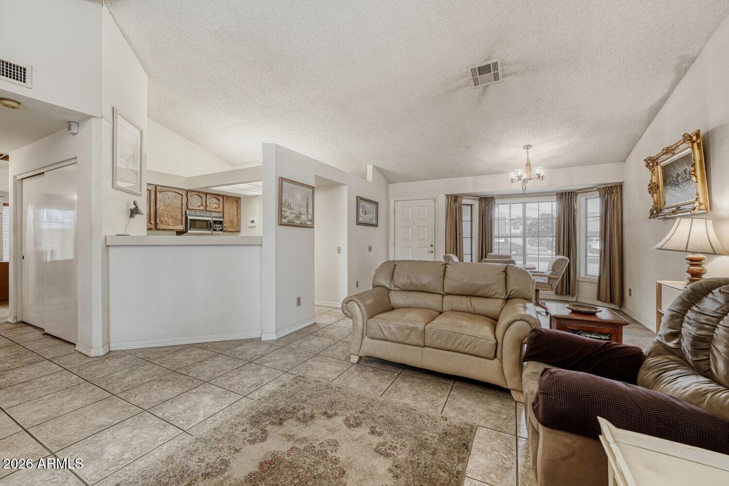 4209 E EVERETT Drive