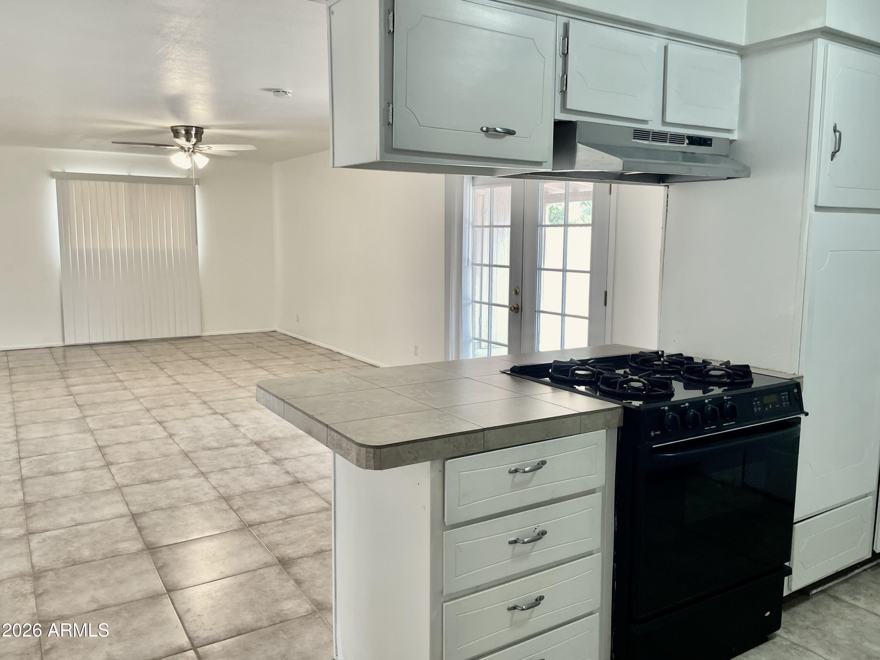 949 W Parkway Boulevard