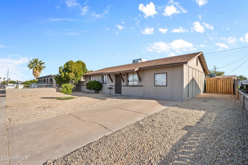 Photo of 3007 N 81st Avenue, Phoenix, AZ 85033 (MLS # 6976208)