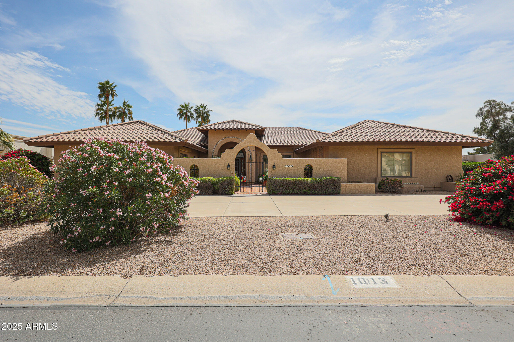 1013 E ACACIA Circle