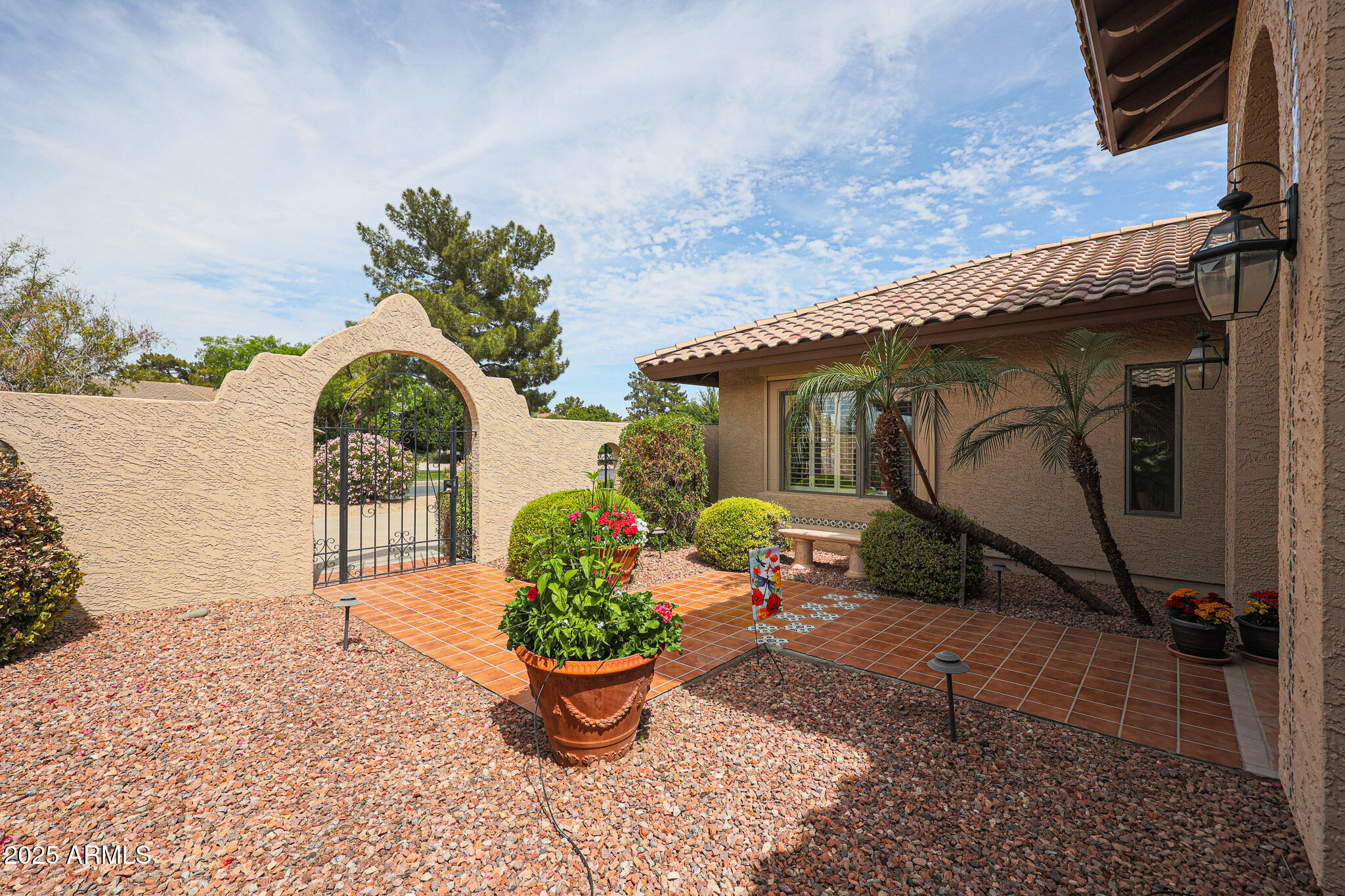 1013 E ACACIA Circle
