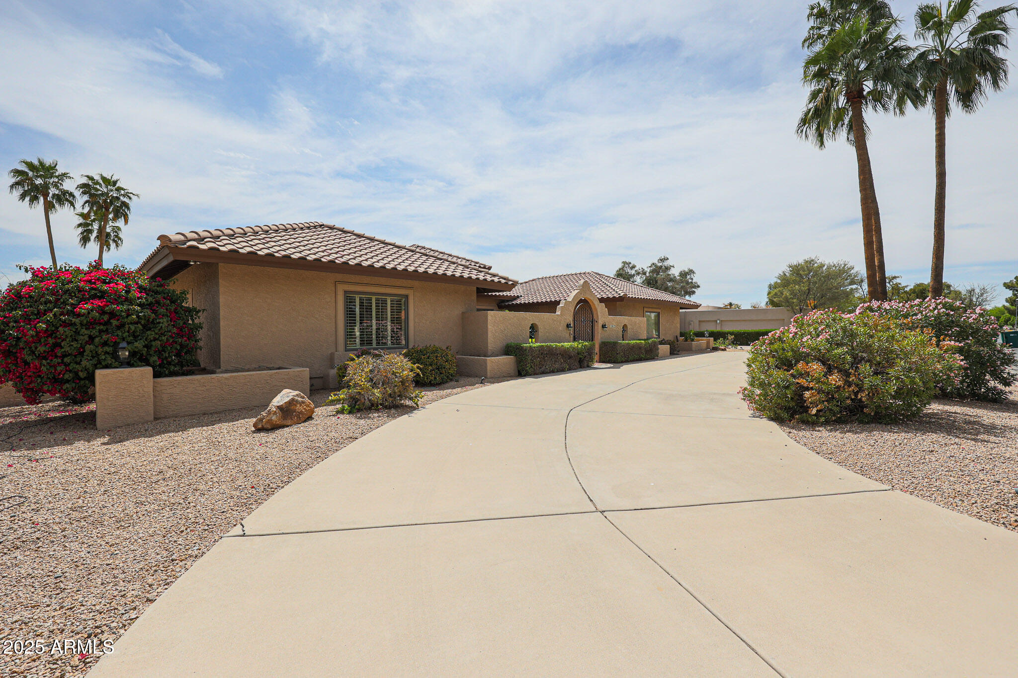 1013 E ACACIA Circle