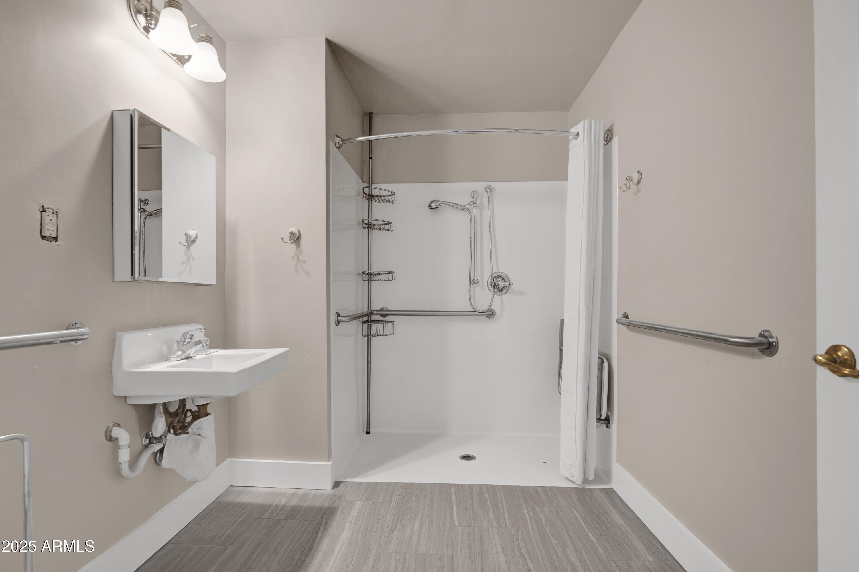 5753 W Glendale Avenue Apt 103