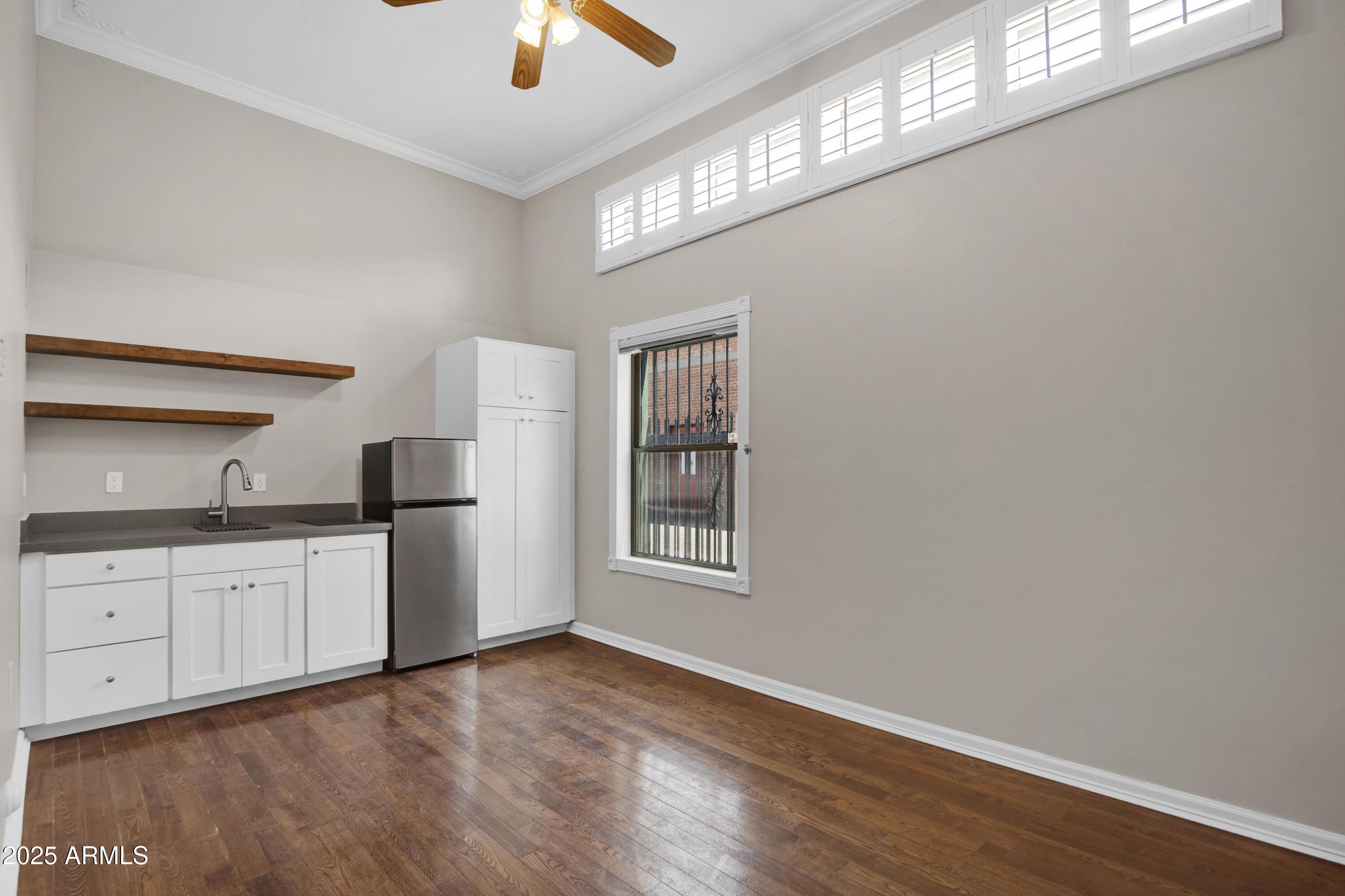 5753 W Glendale Avenue Apt 103