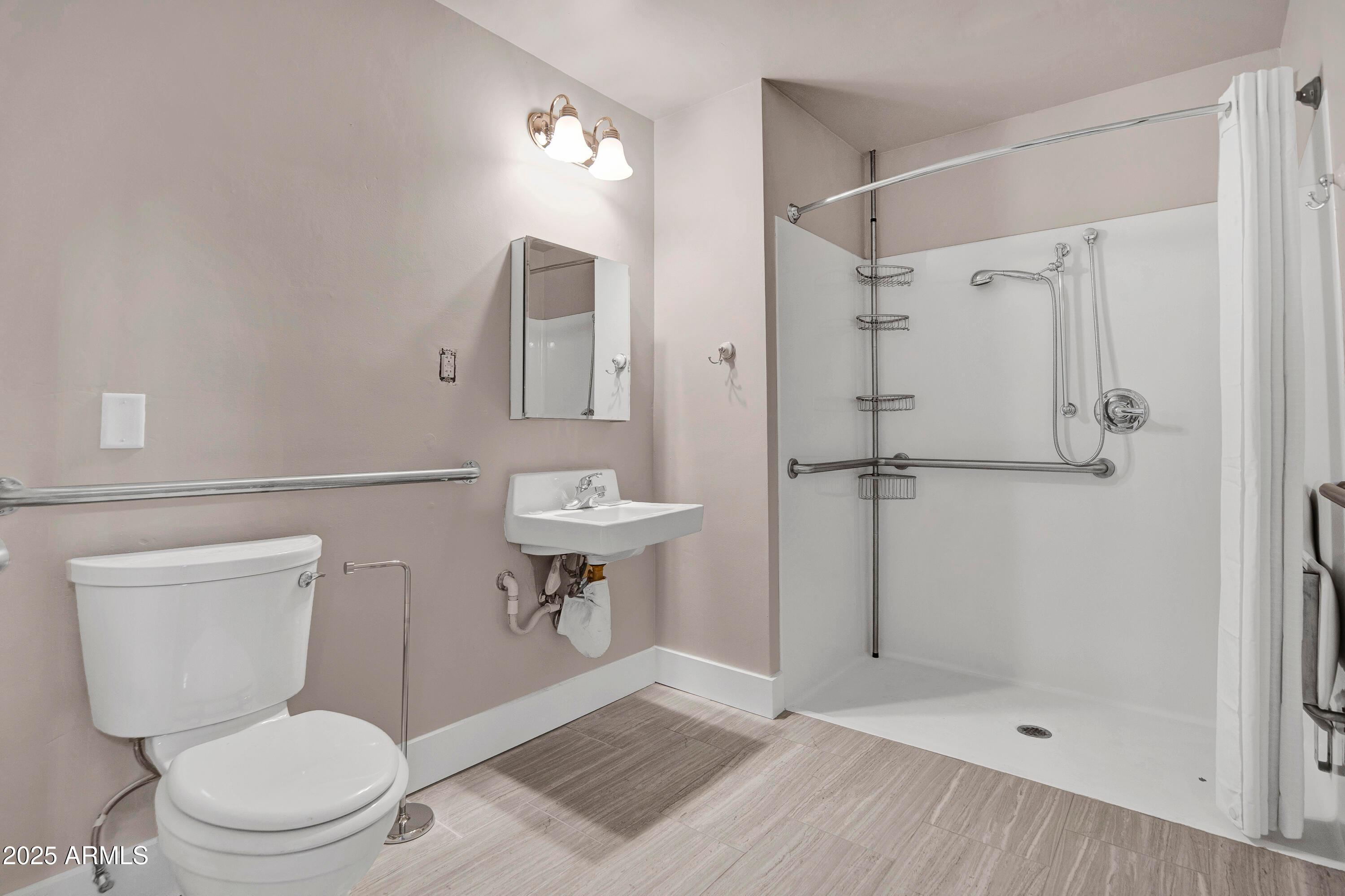 5753 W Glendale Avenue Apt 103