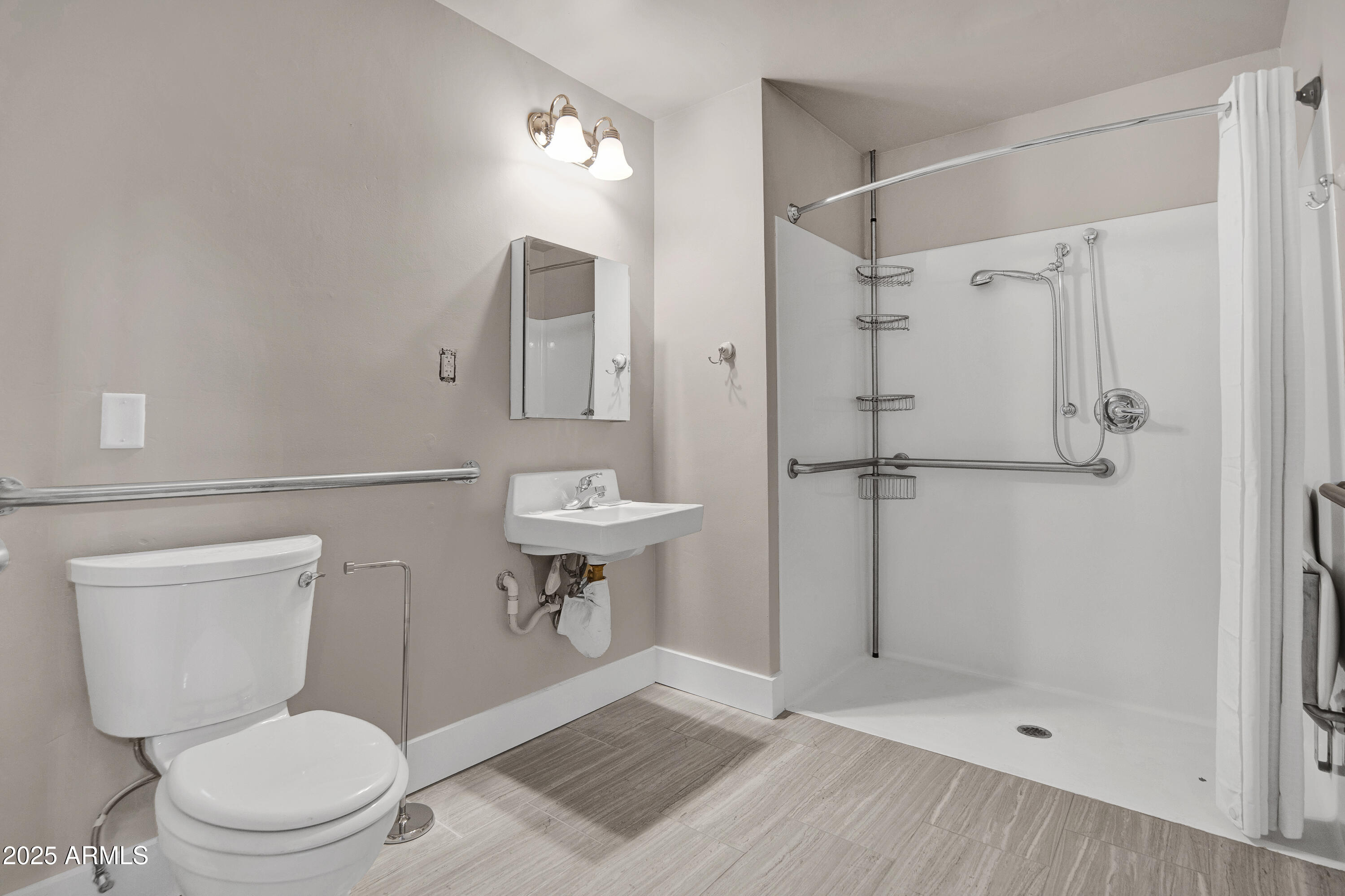 5753 W GLENDALE Avenue 103