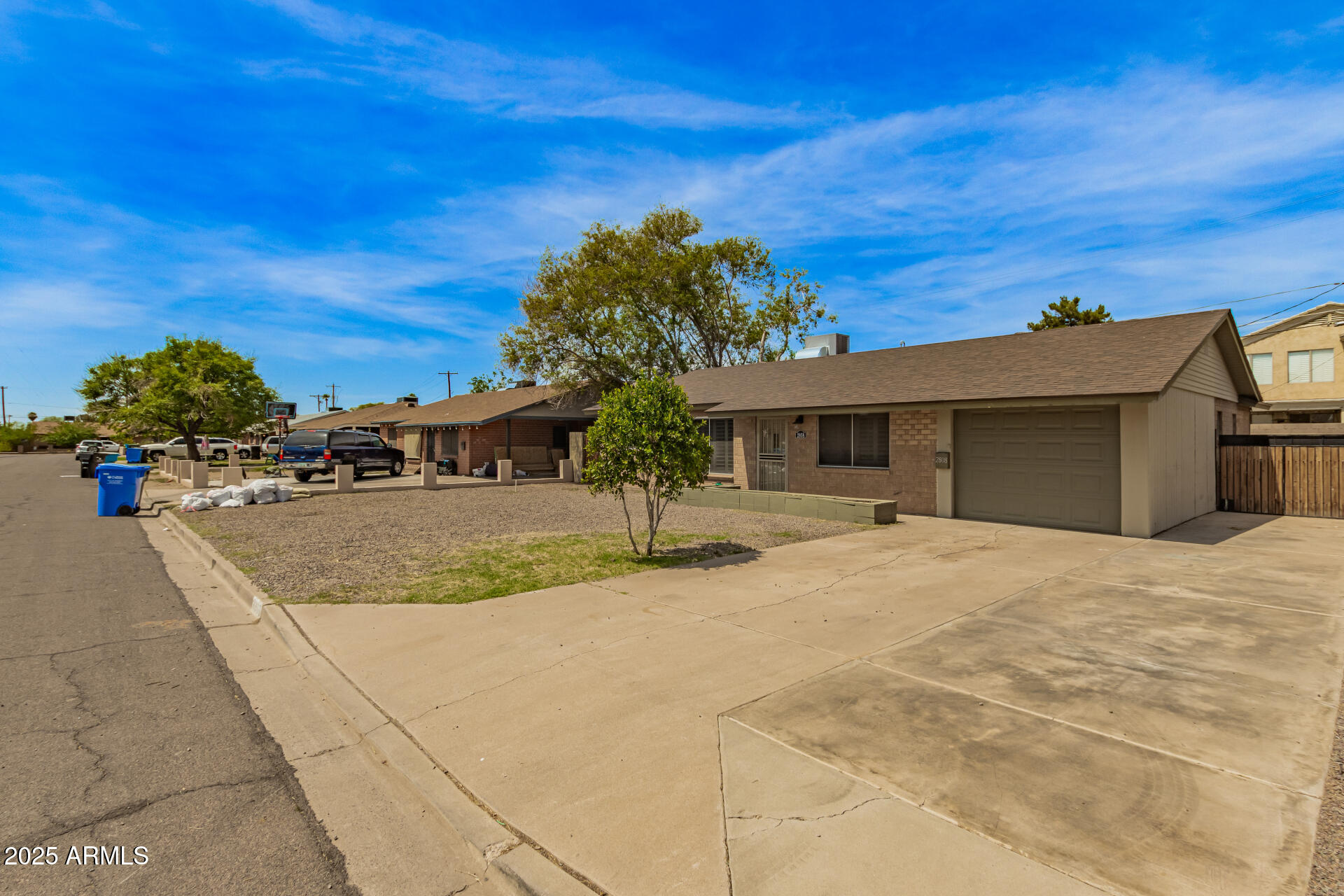 2808 W LAWRENCE Road