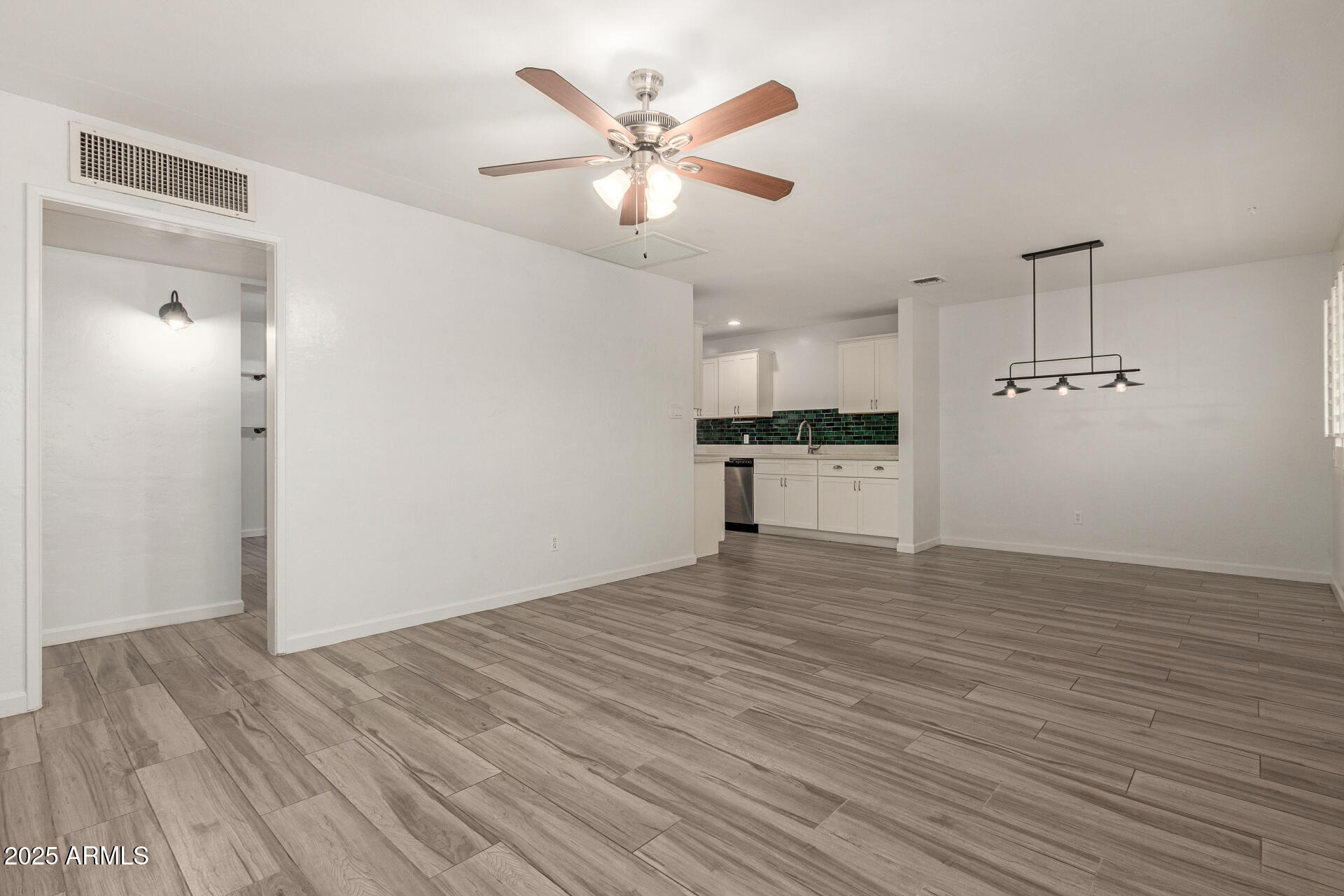 2808 W LAWRENCE Road
