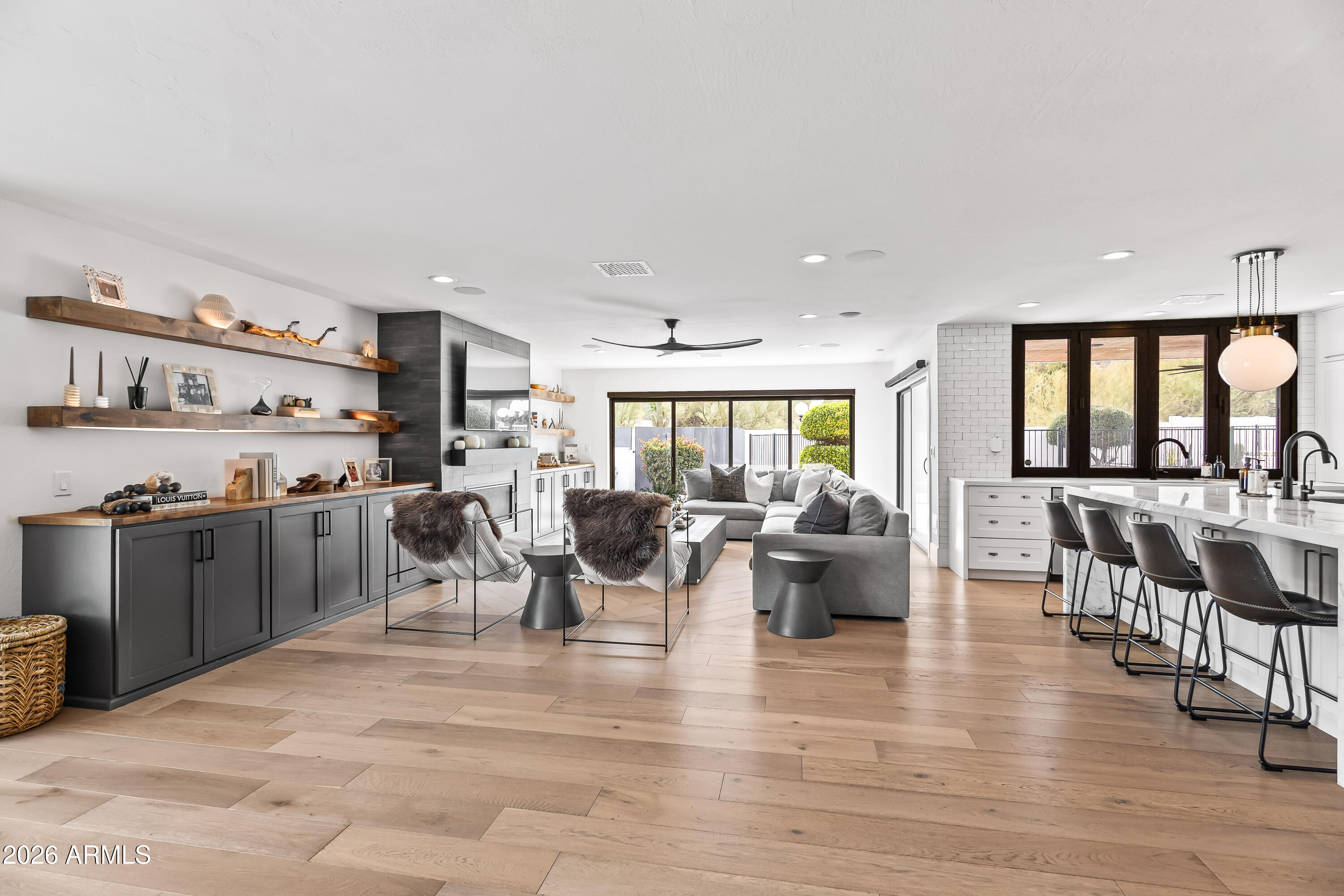 4455 E VIA LOS CABALLOS --