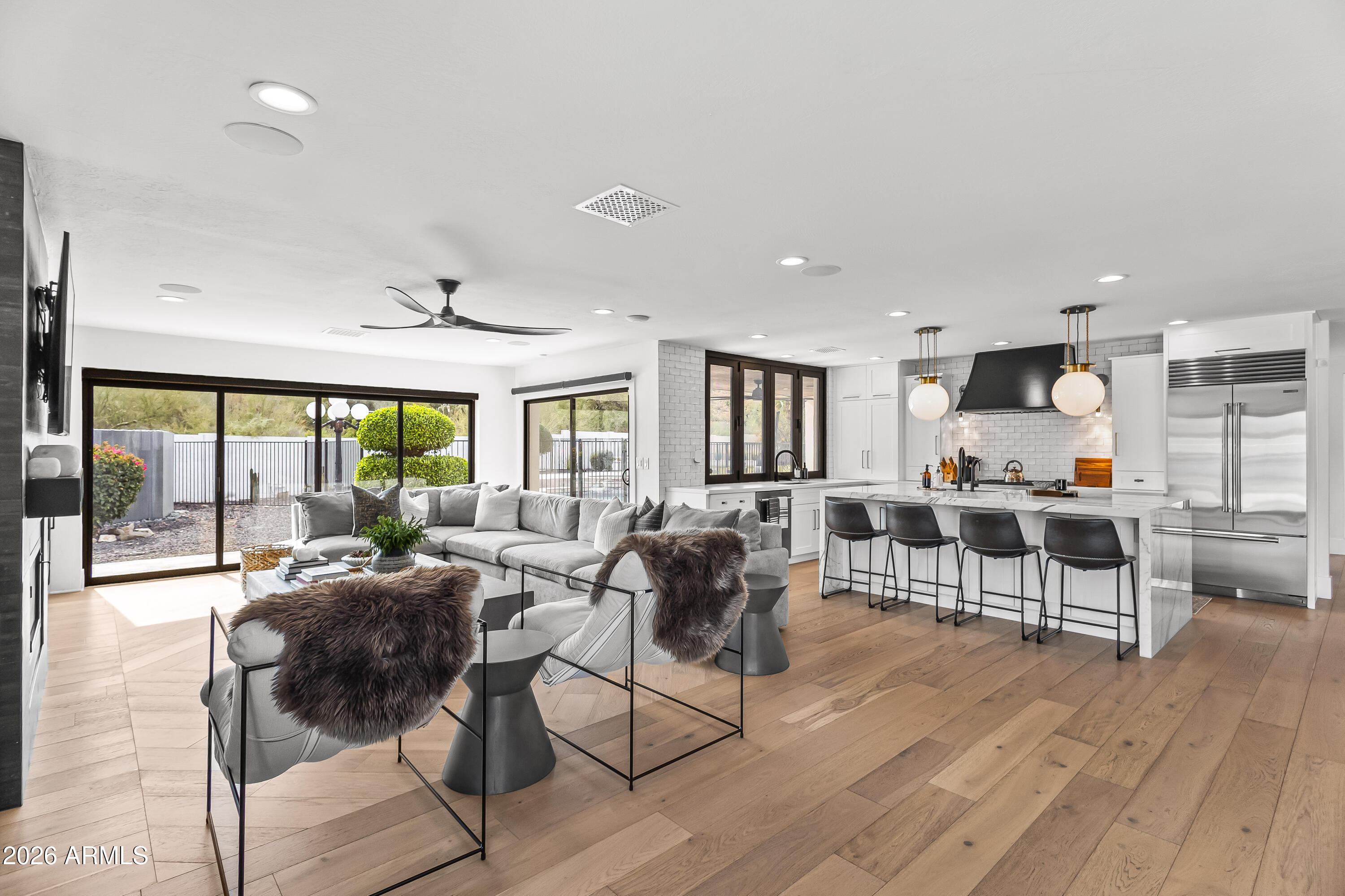 4455 E VIA LOS CABALLOS --