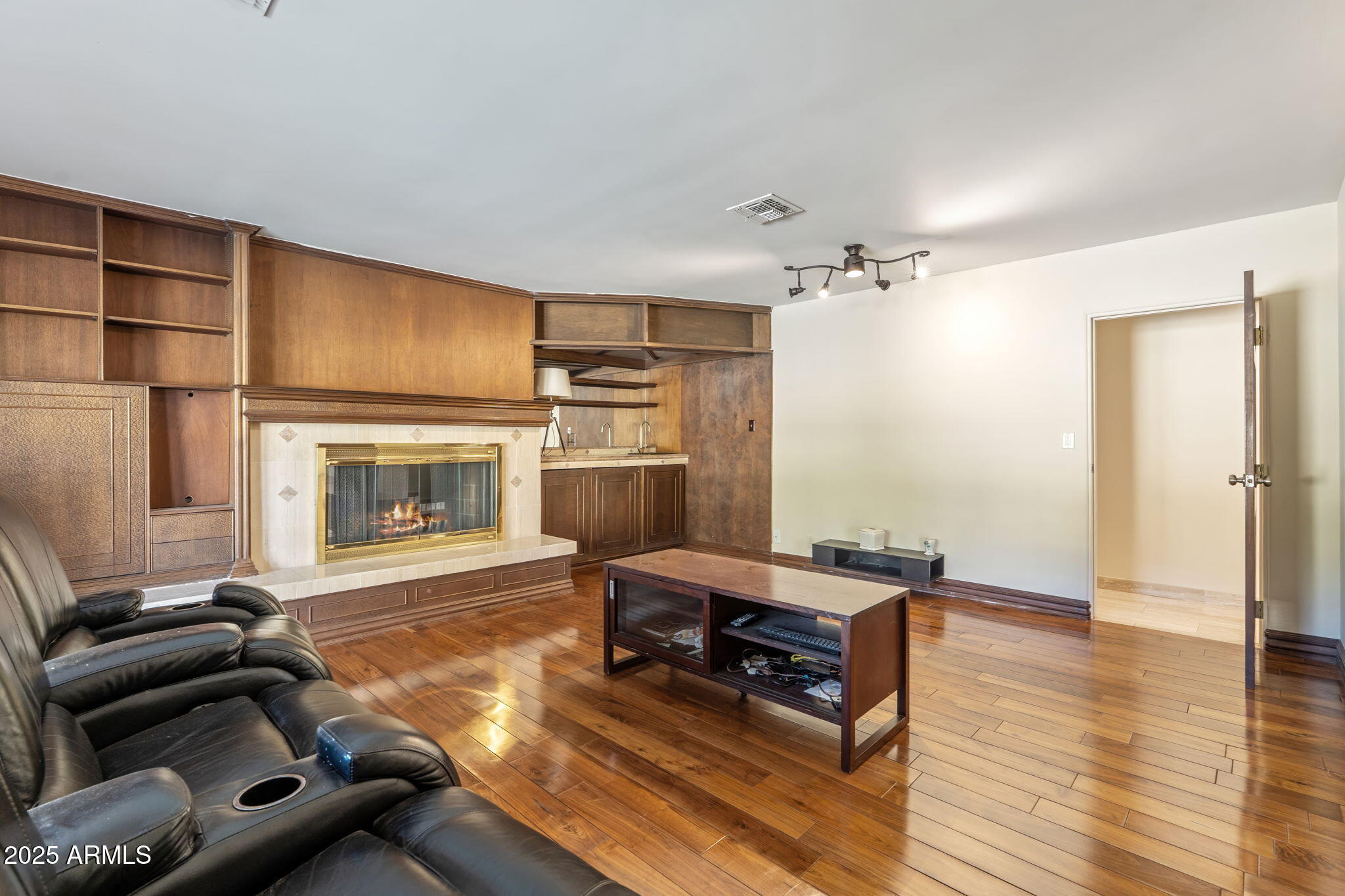 Phoenix, Arizona 85018, United States, 4 Bedrooms Bedrooms, ,5 BathroomsBathrooms,Residential,Active,229953