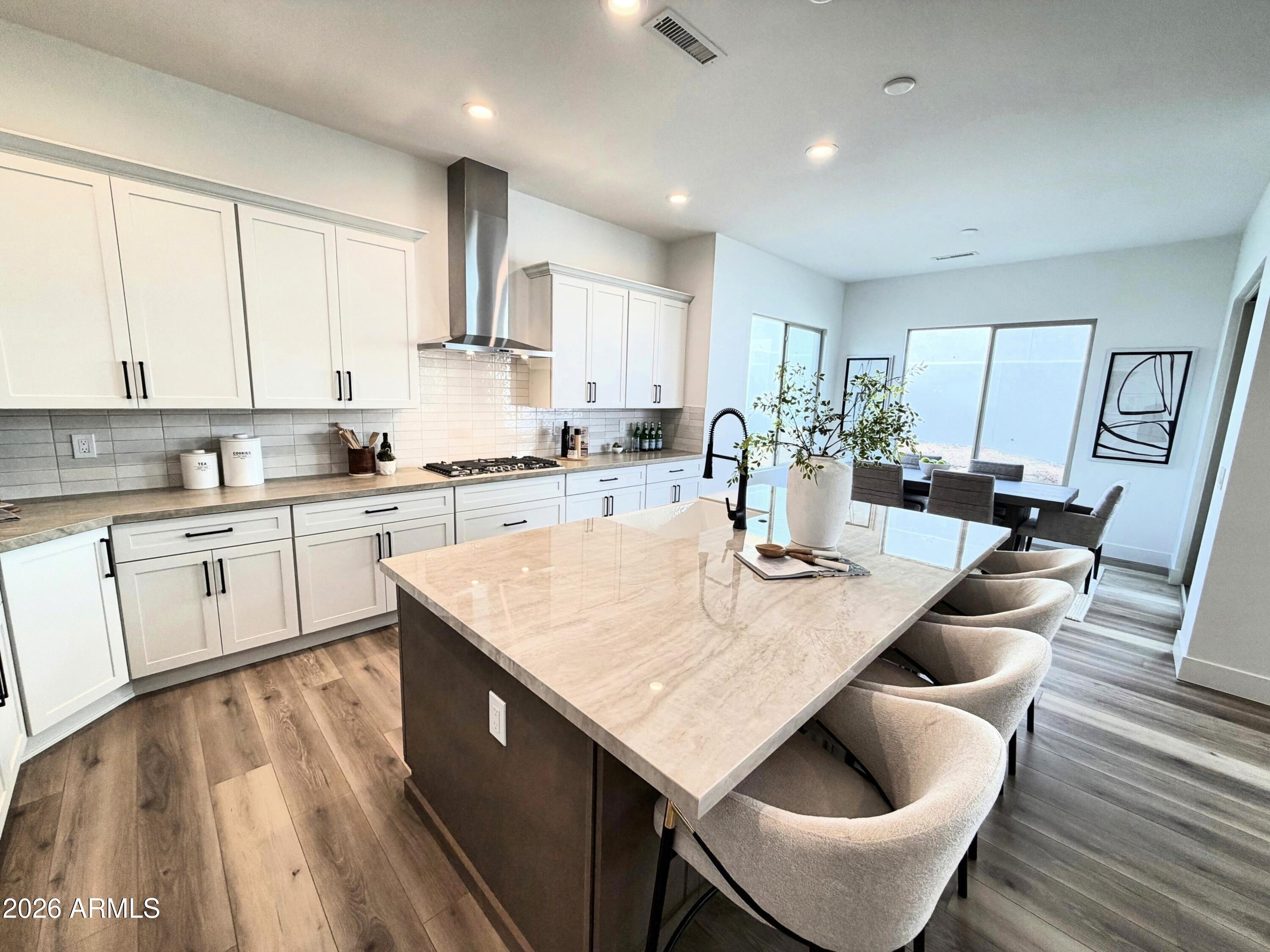 1116 S Lakeview Drive