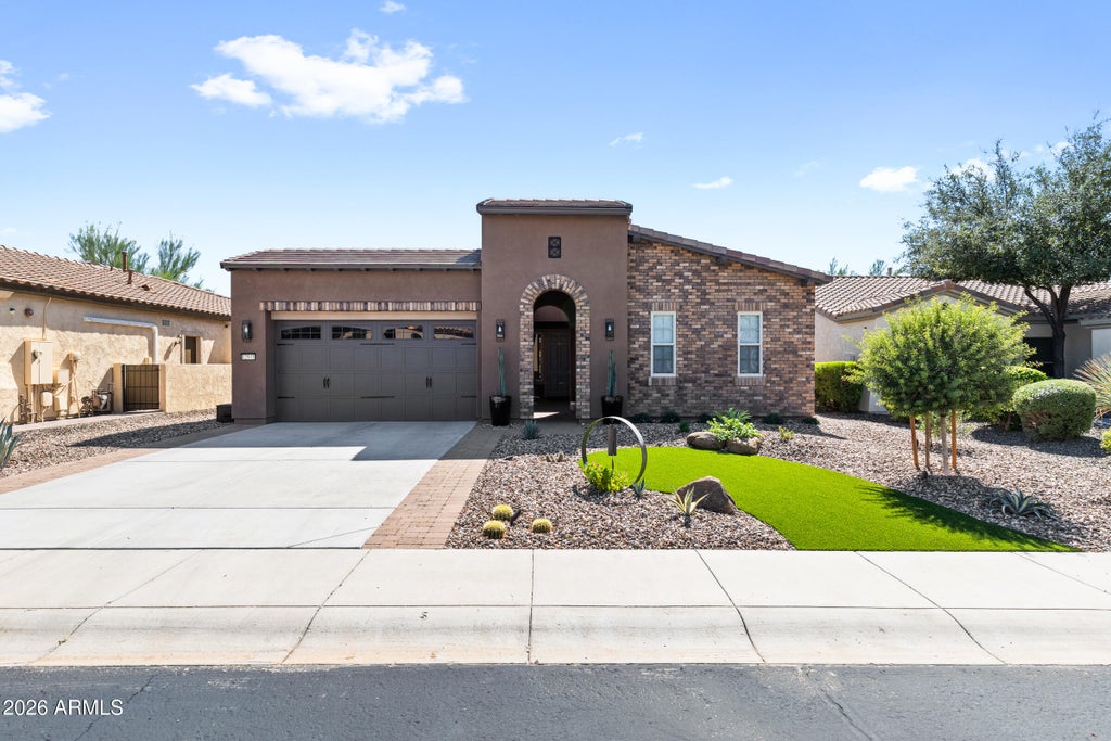 Photo of 12941 W Red Fox Road W, Peoria, AZ 85383 (MLS # 7089324)