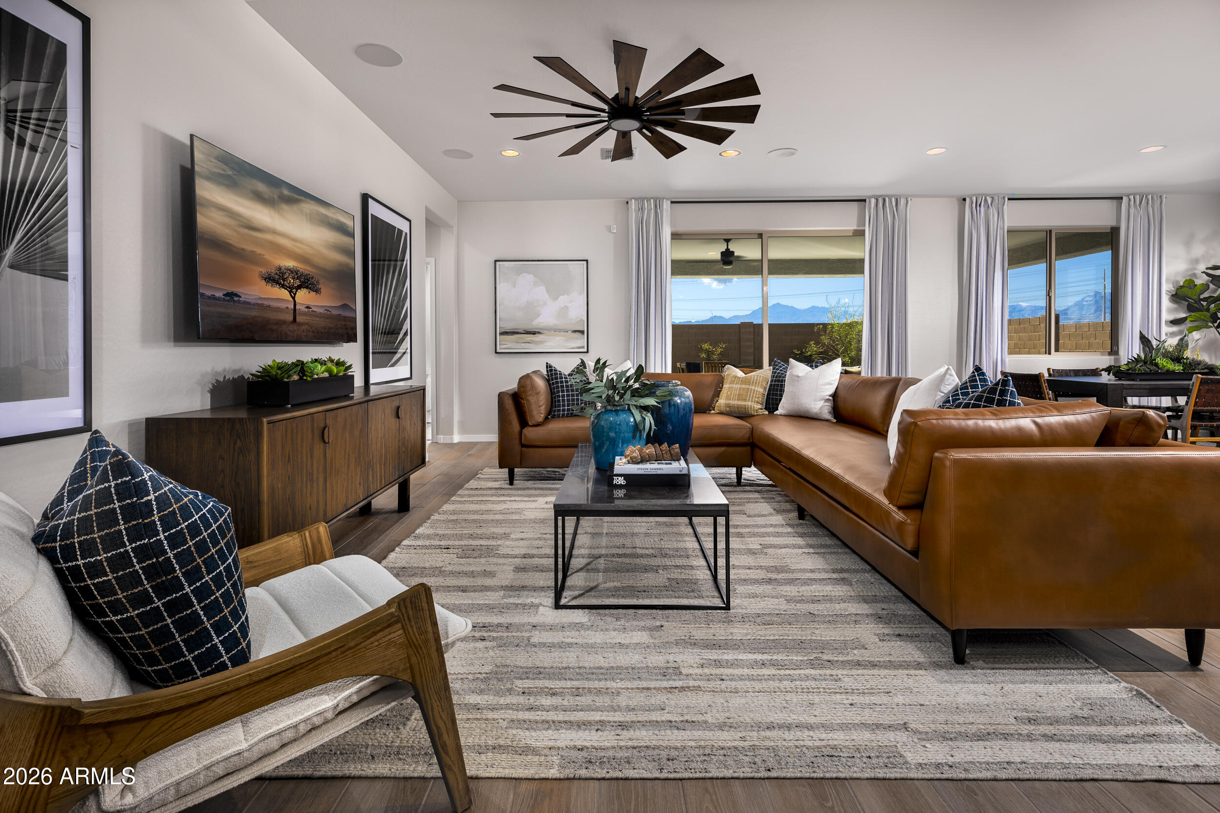 1085 W PERALTA Pass