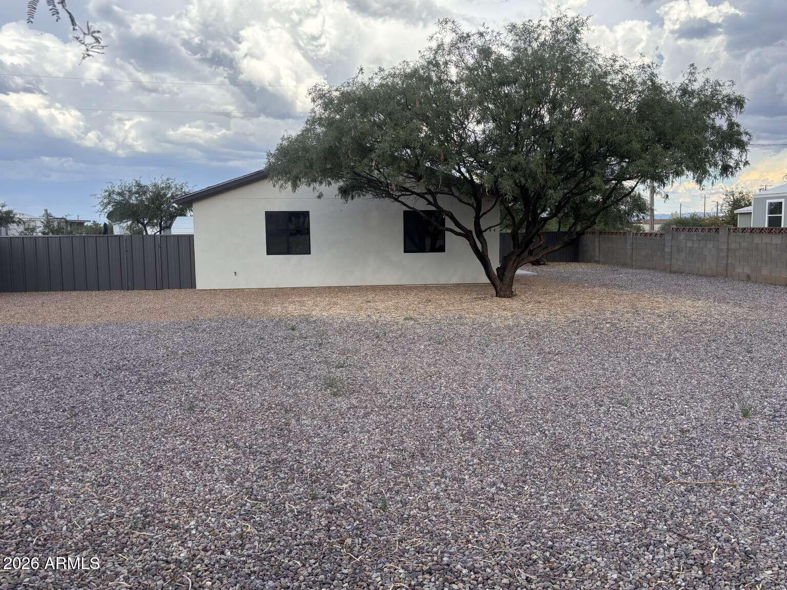 2544 N Calle Segundo --