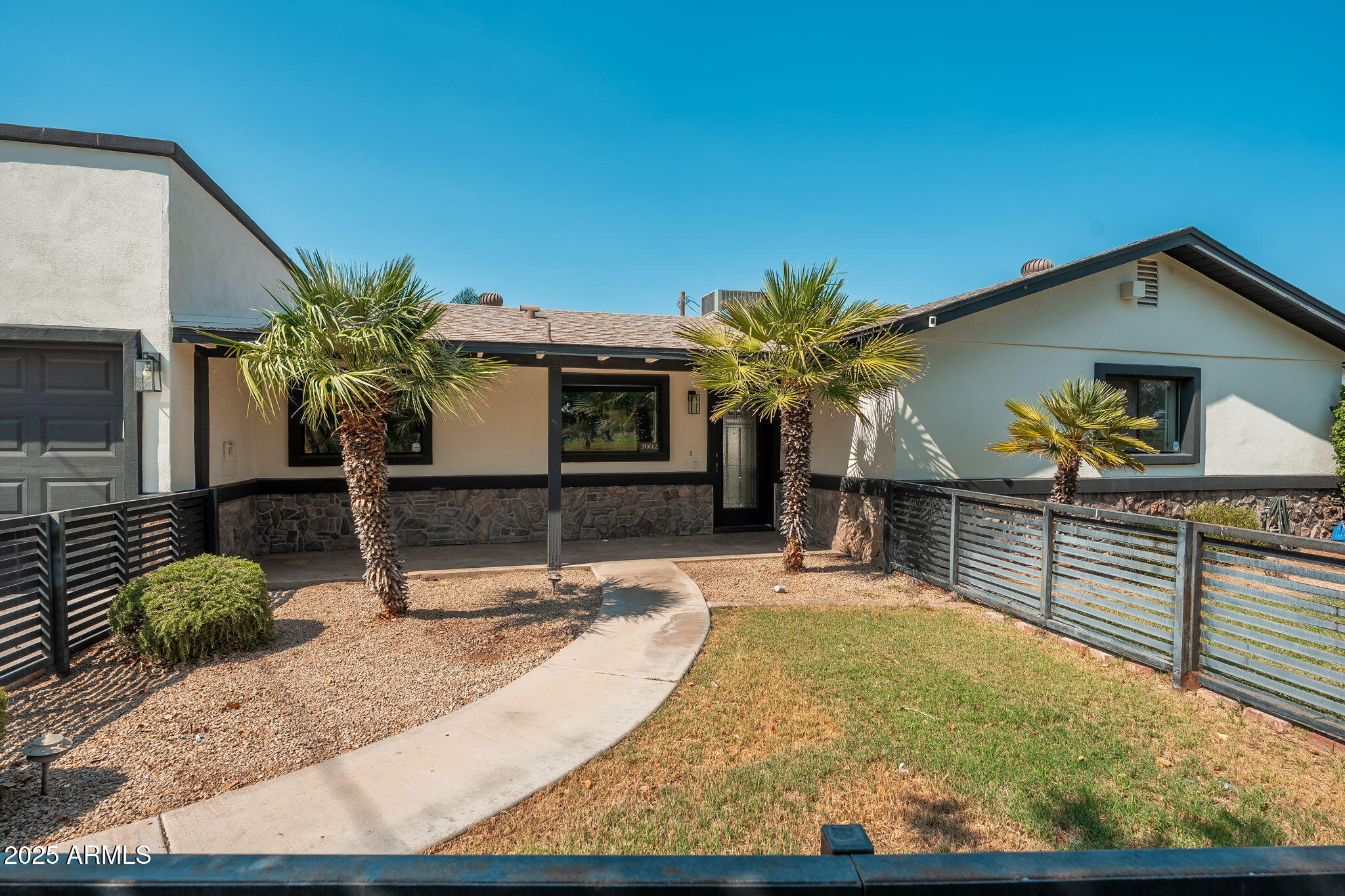 3002 E GLENROSA Avenue