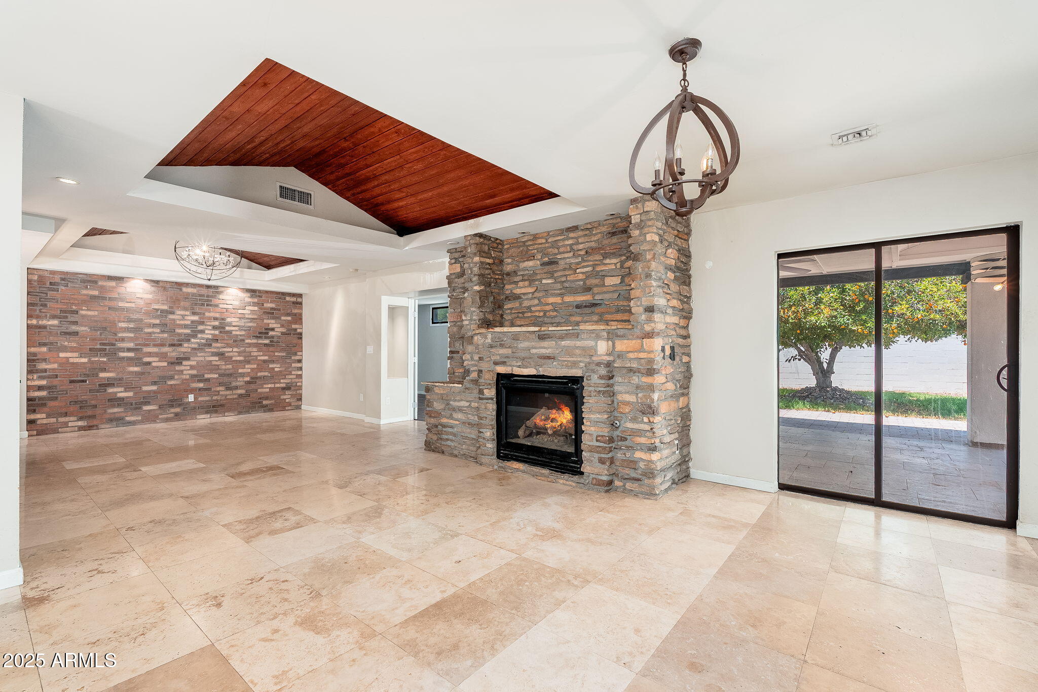 3002 E GLENROSA Avenue