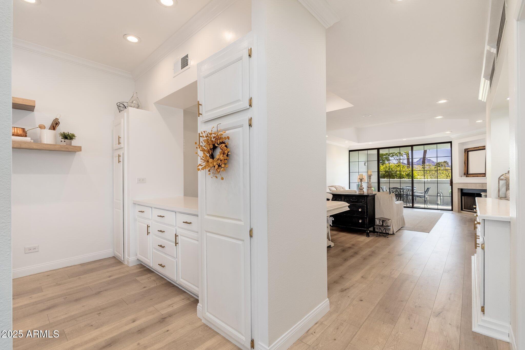 902 W GLENDALE Avenue 215