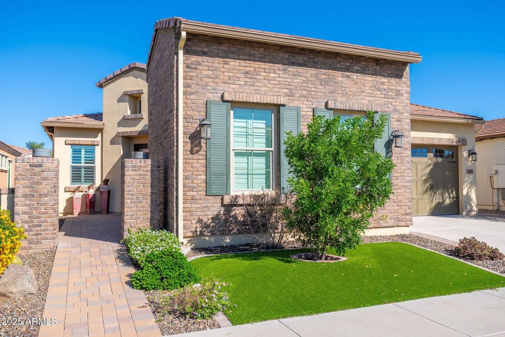 Photo of 56 E Camellia Way, Queen Creek, AZ 85140 (MLS # 6940258)