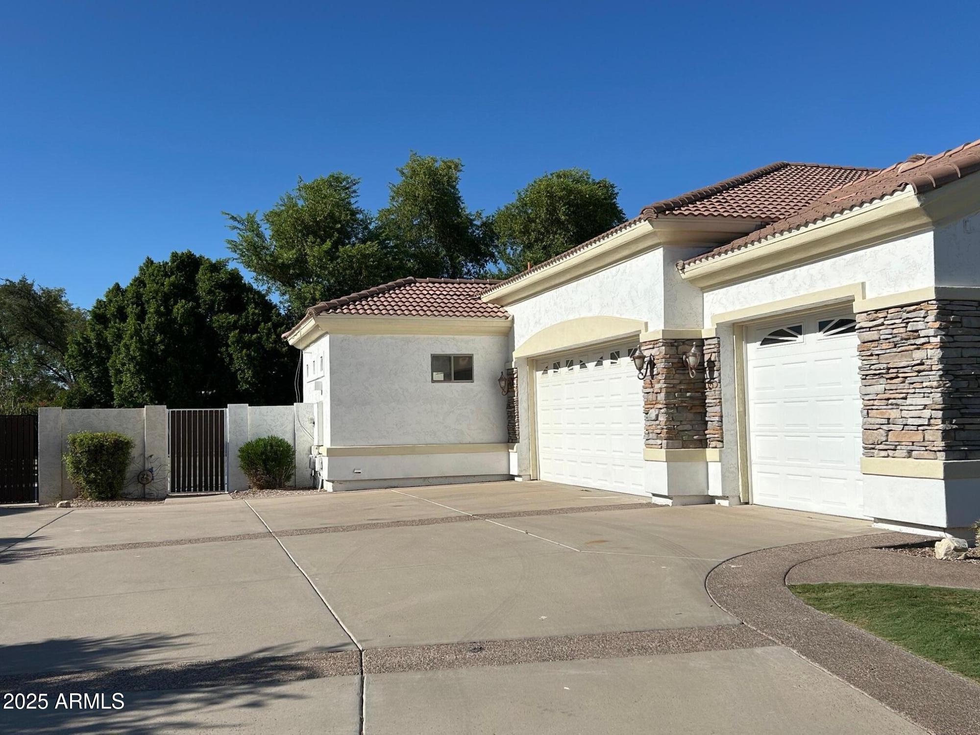 3710 E NORTHRIDGE Circle
