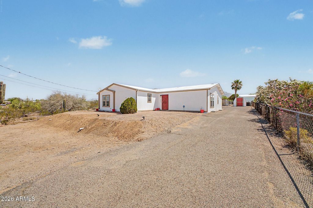 Photo of 1863 S Vaquero Road, Apache Junction, AZ 85119 (MLS # 7031535)