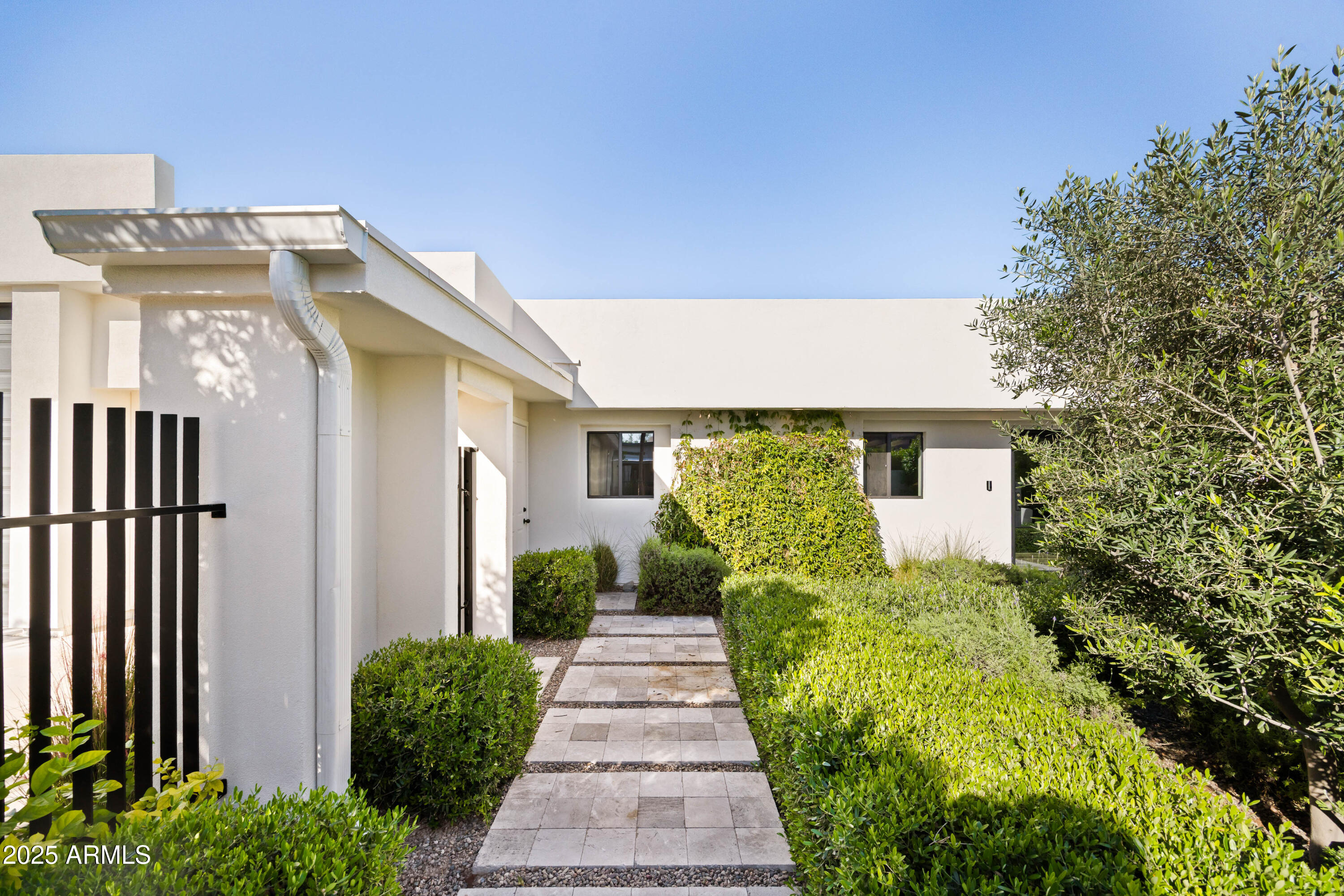 7120 E PASADENA Avenue