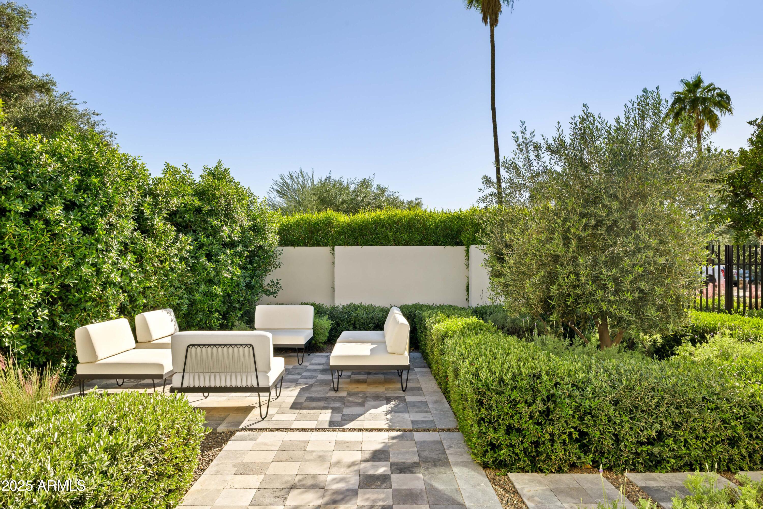 7120 E PASADENA Avenue