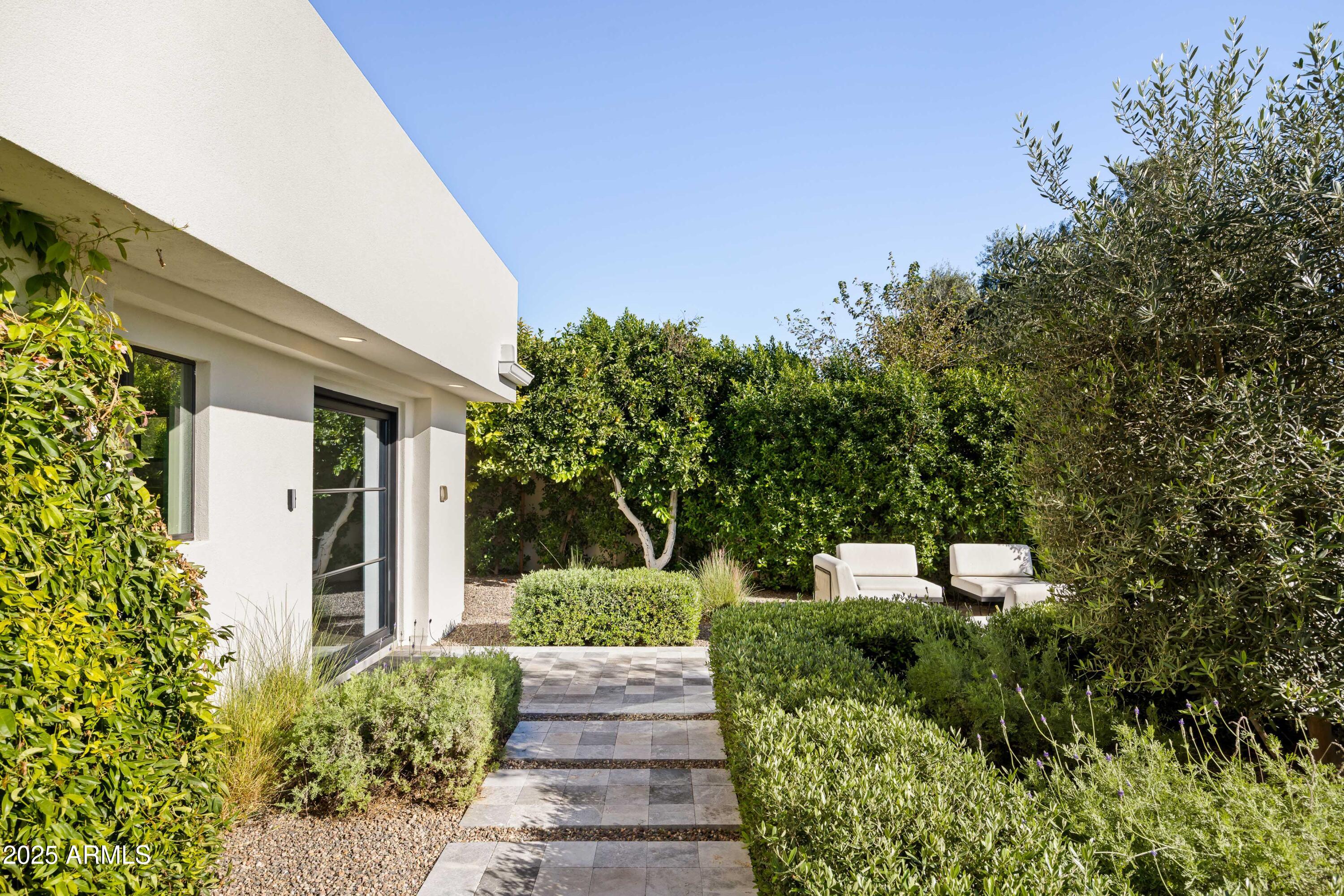 7120 E PASADENA Avenue