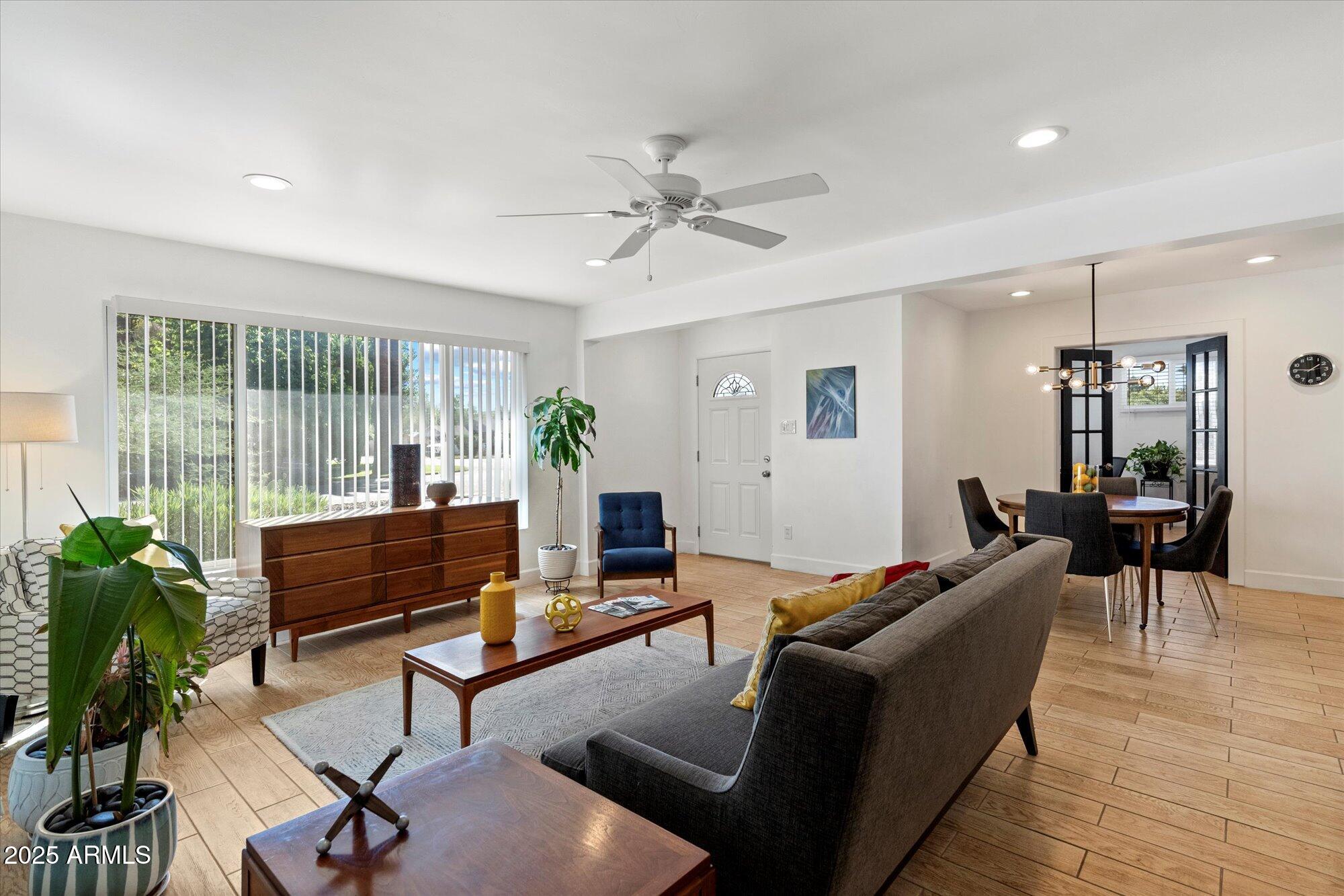 2902 E AVALON Drive