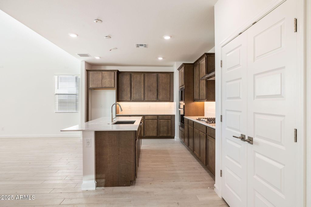 Photo of 6919 W Buckhorn Trail, Peoria, AZ 85383 (MLS # 6933940)