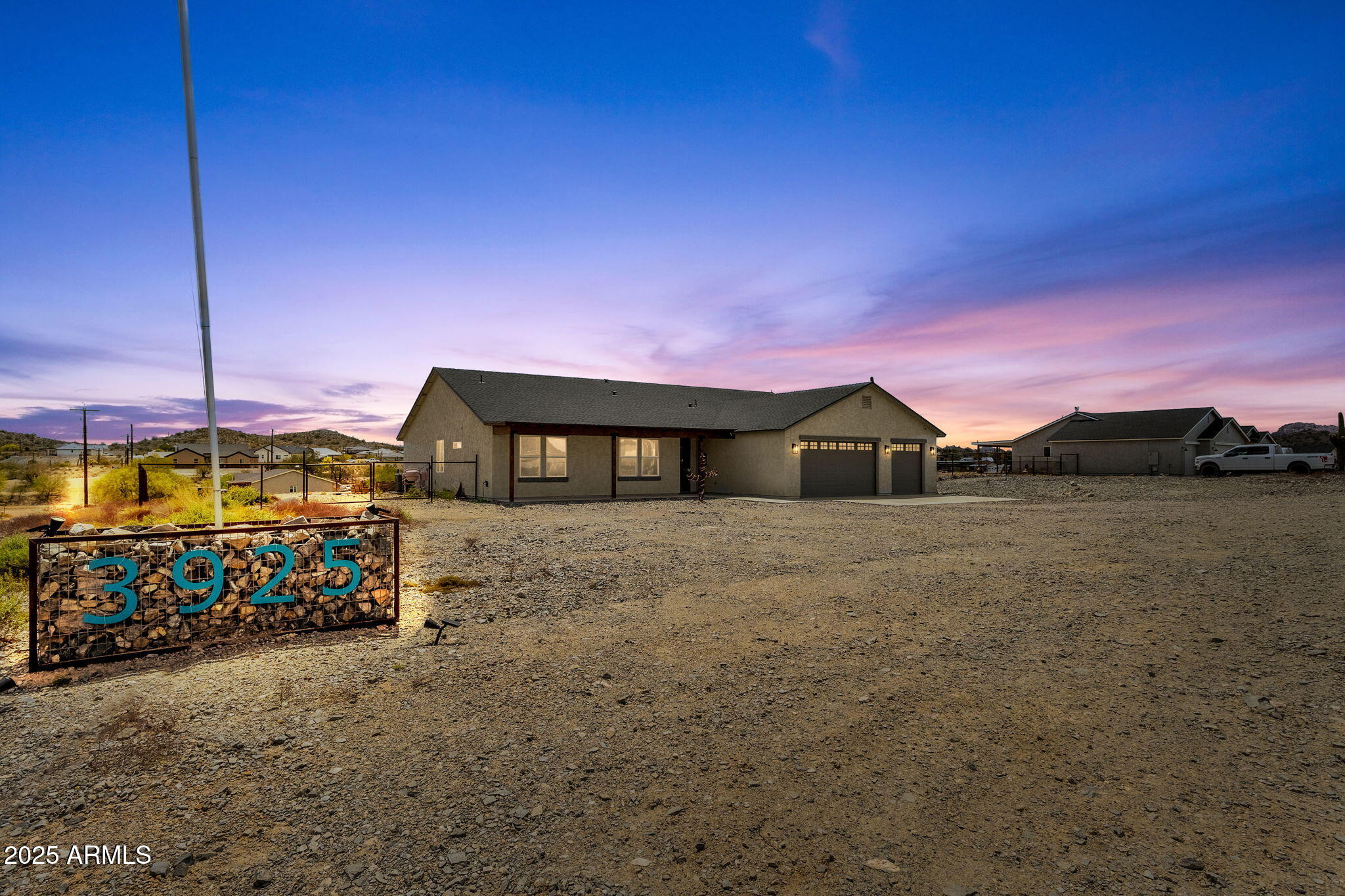 3925 W MOON DUST Trail