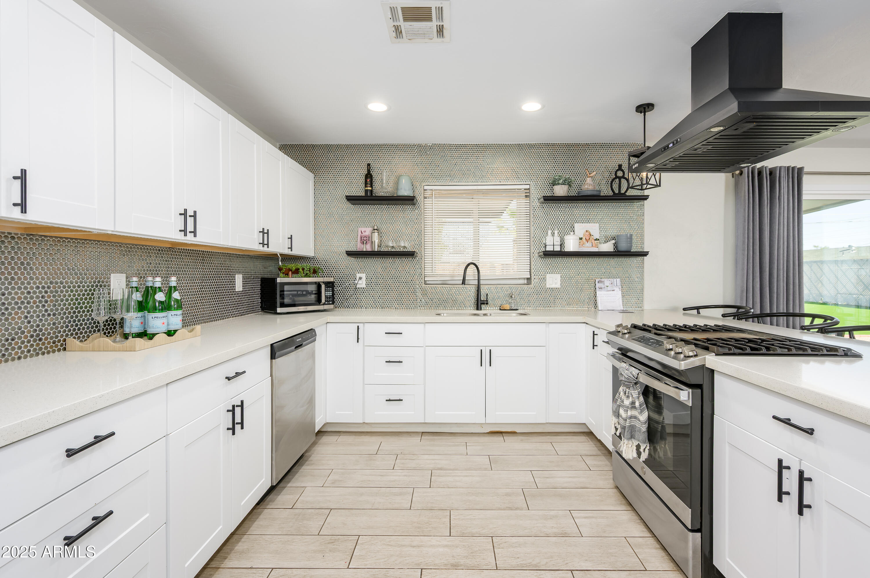 2114 W SAN JUAN Avenue