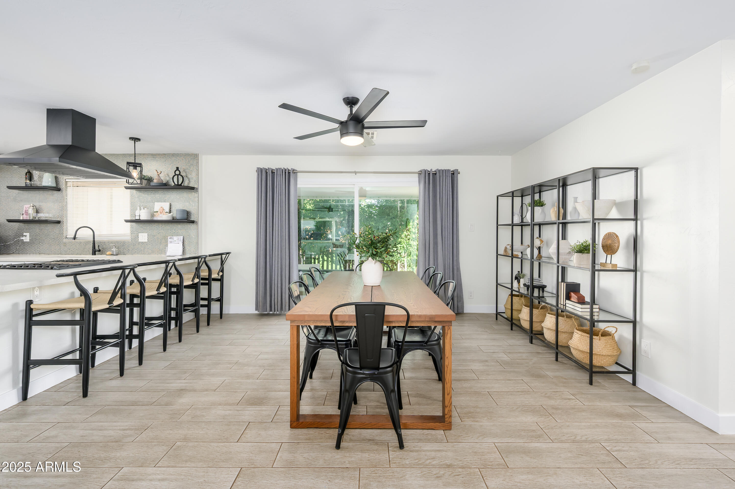 2114 W SAN JUAN Avenue