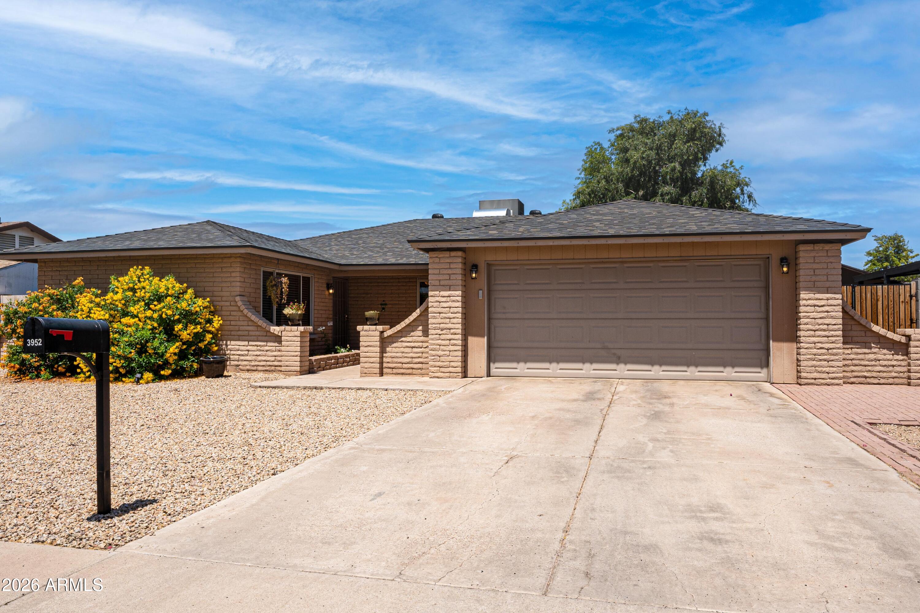 3952 W LUPINE Avenue