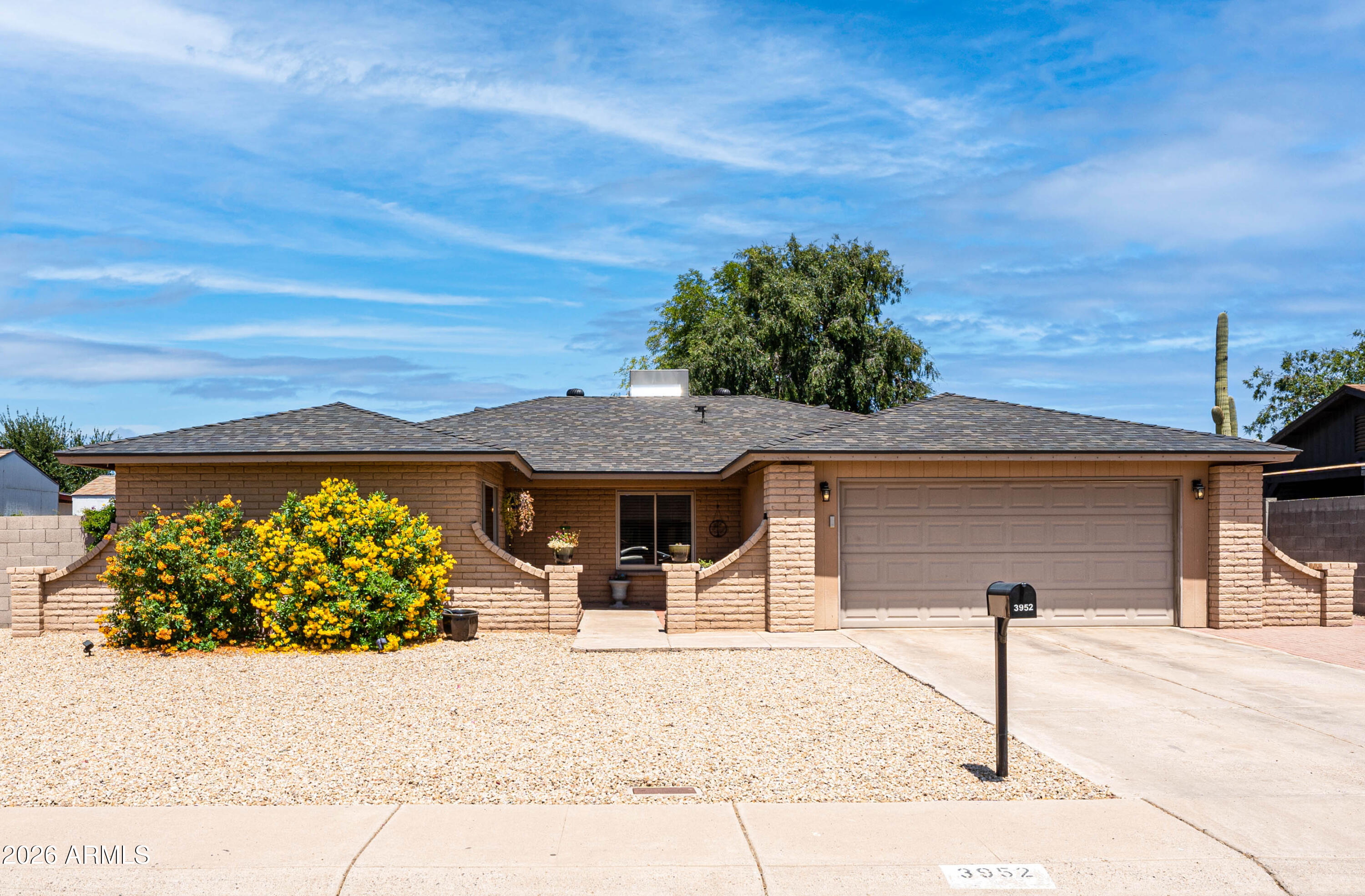 3952 W LUPINE Avenue