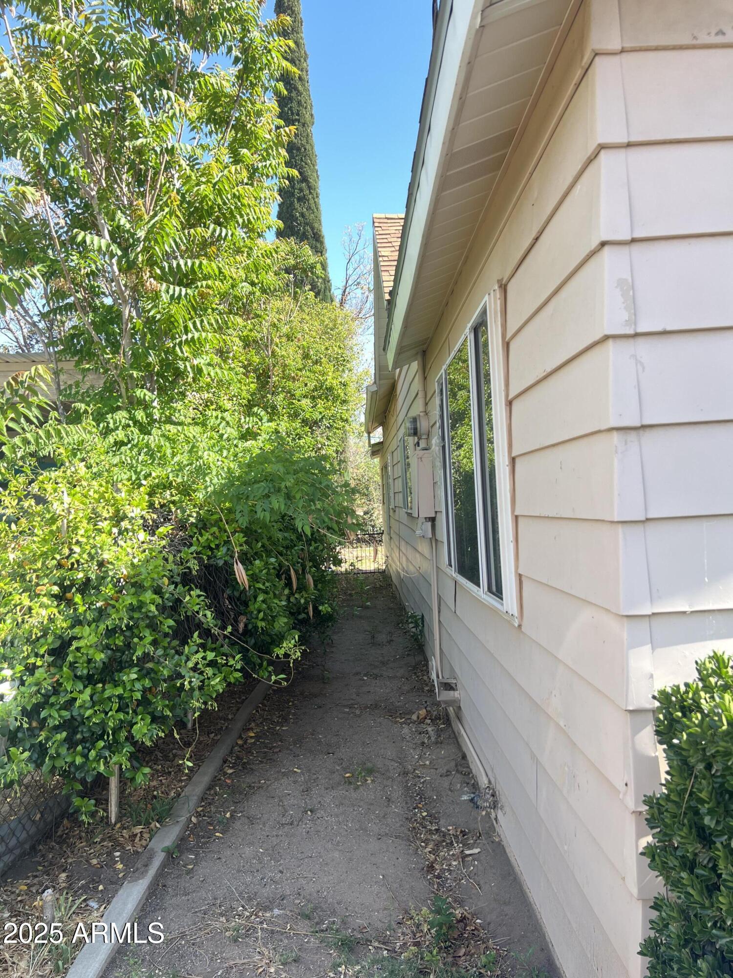 566 E CARICO Street
